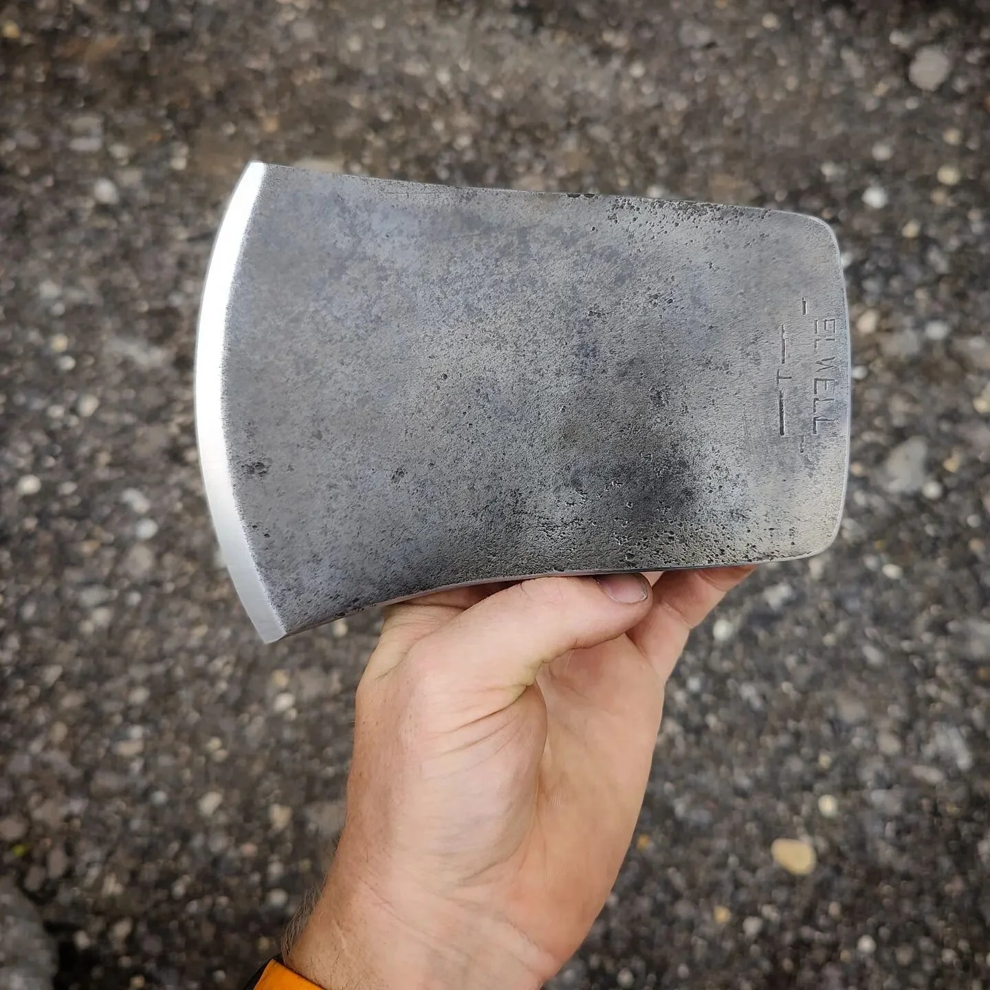 Elwells Tasmanian pattern splitter ready for the handle that @keentimberandtool made for it!
This axe has a fairly obtuse convex grind that is perfect for splitting.
#woodsplitting #axerestoration #handmade #madeinmichigan #traversecity #axejunkie