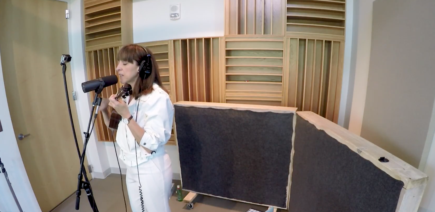 MDP performs on LA's Latin Alt 88.5