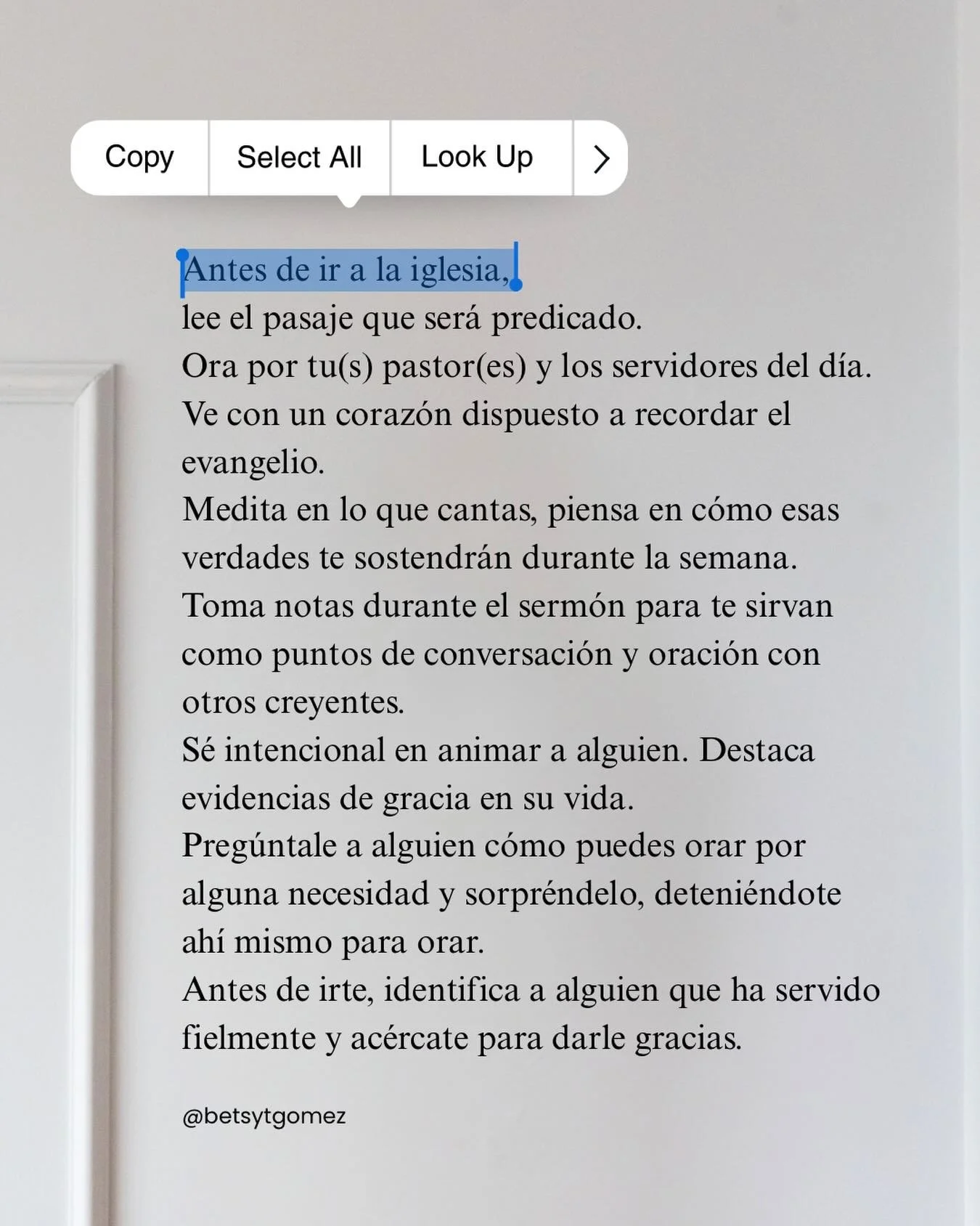 S&aacute;cale el mayor provecho a los domingos. 

Antes de ir a la iglesia, lee el pasaje que ser&aacute; predicado.
Ora por tu(s) pastor(es) y los servidores del d&iacute;a.
Ve con un coraz&oacute;n dispuesto a recordar el evangelio.
Medita en lo qu