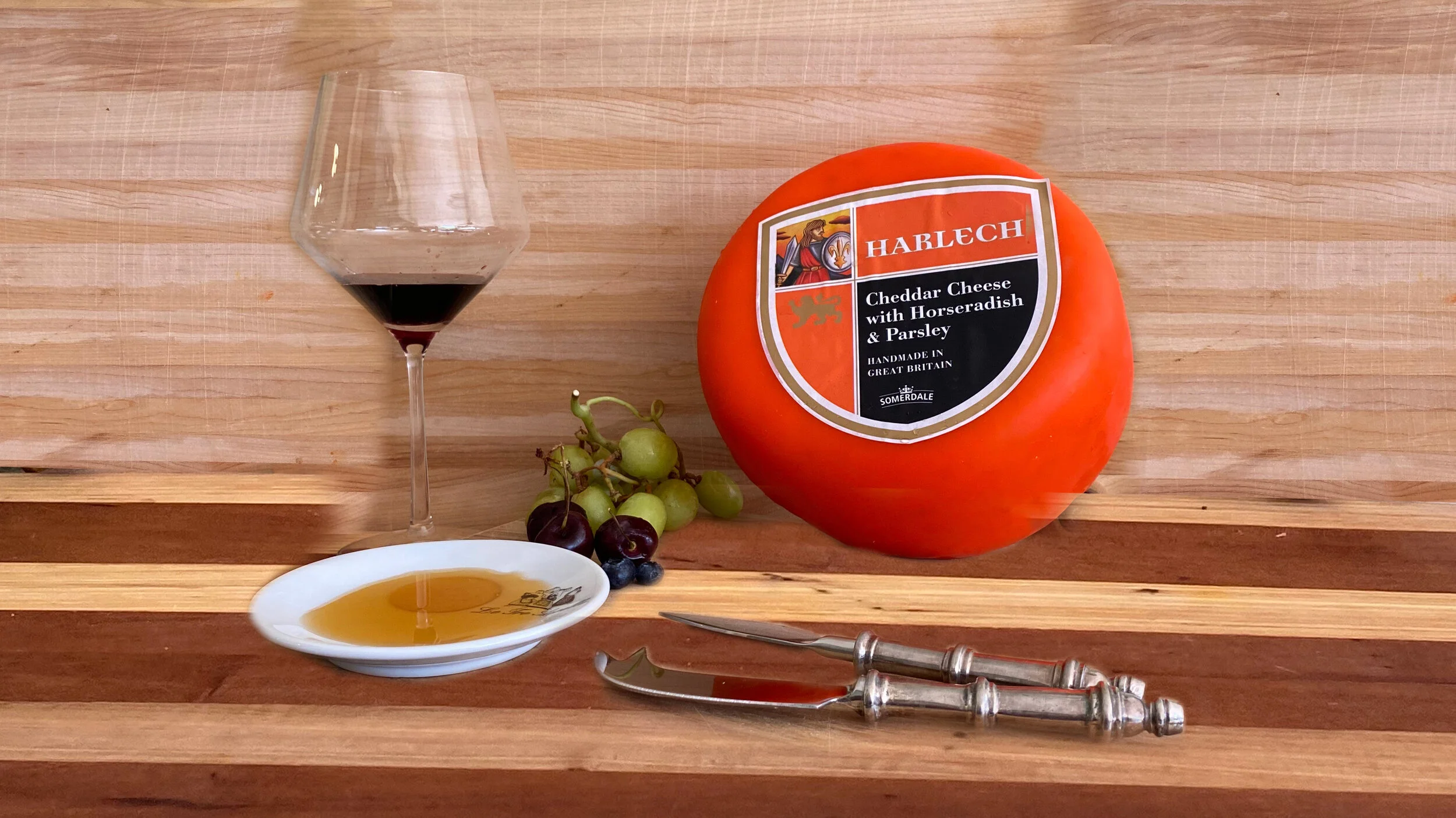 English Cheddar Cheese with Horseradish & Parsley — Che Bella Cheese