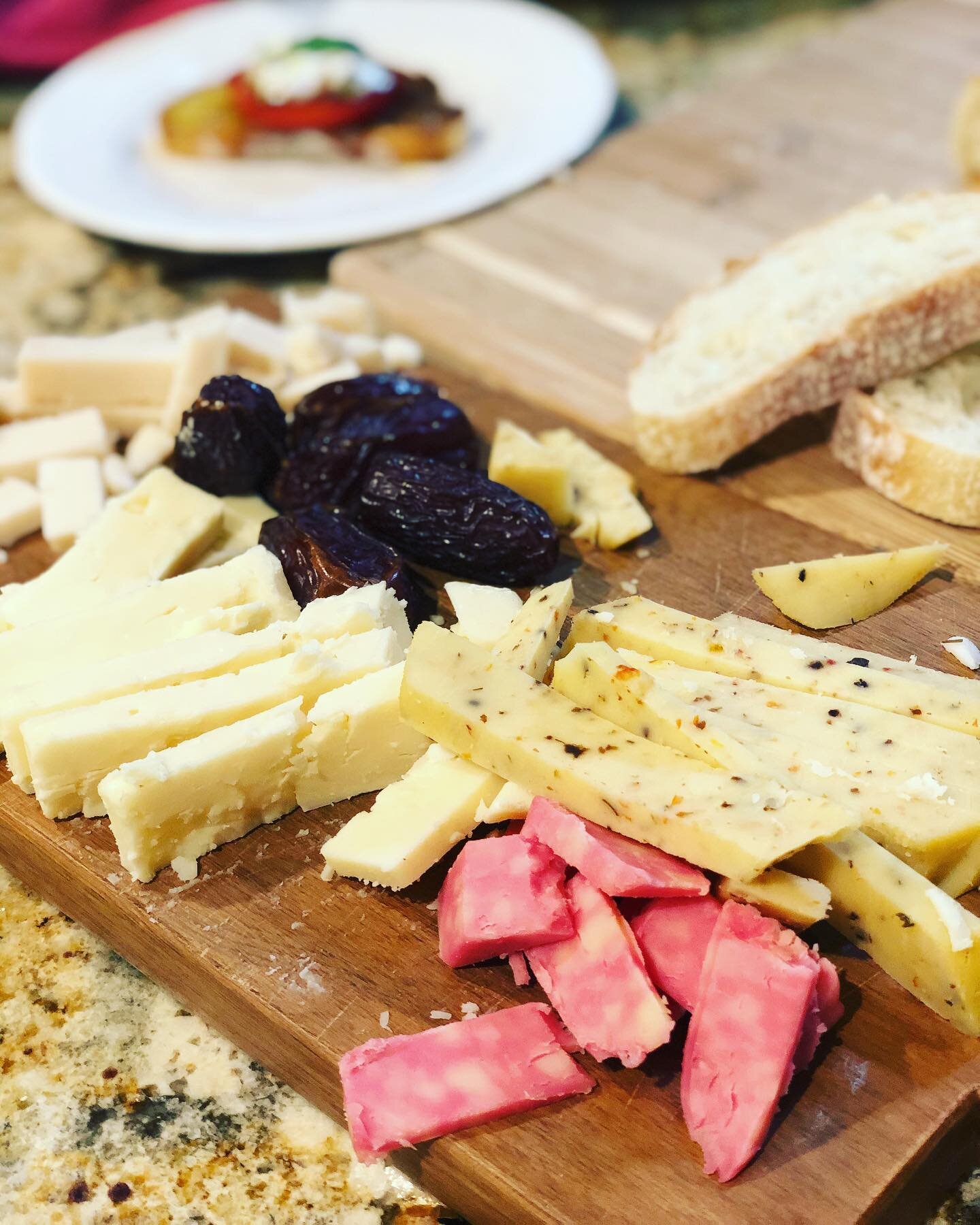 Come get your cheese on at winter garden, winter park, or lake Mary farmers market! #cheeselife #farmersmarket #chebellacheese #cheeseandwine #foodie