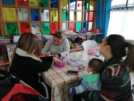 Capacitación de Manicure, limpieza de cutículas y esmaltado