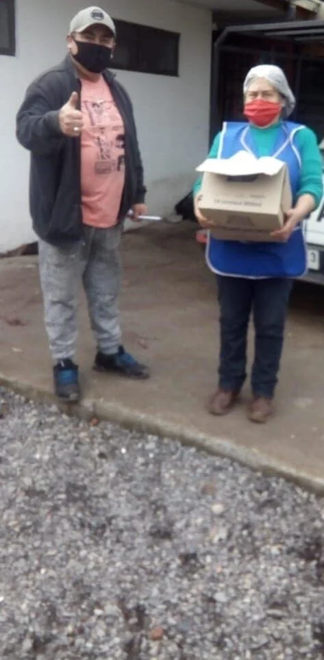 Nuestra institución recibió 3 canastas con alimentos no perecibles las que fueron donadas en el sector de “Rio viejo” , “El roble” y “Av. Baquedano”.