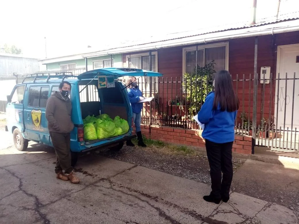 Entrega de bolsas reutilizables con alimentos no perecibles, con recursos del proyecto FNDR Gobierno Regional de Ñuble "TALLERES QUE FORTALECEN EN TIEMPOS DE CRISIS"