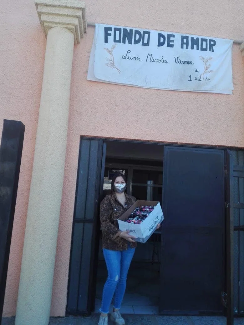 Donación de galletas Tritón en comedores comunitarios de Chillán.