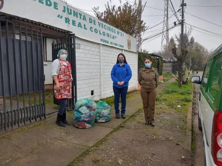 Visita al comedor solidario “Solo Nosotras” para realizar donación de vestuario y calzado de dama e infantil para ser regalada a los vecinos que asisten a recibir alimentos. 