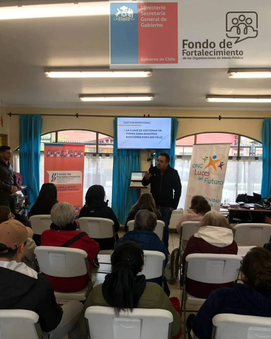 Charlas motivacionales y talleres de yoga