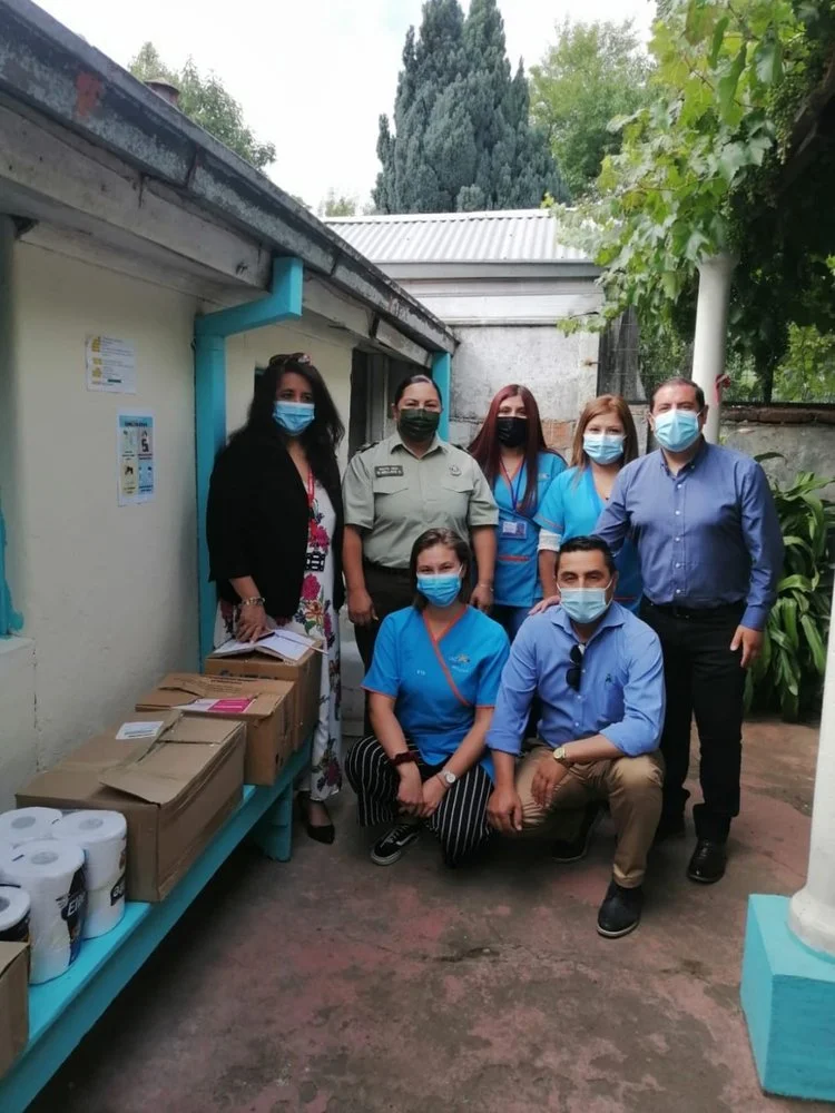 El equipo de ONG Luces Del Futuro realiza donación de alimentos no perecibles y útiles de aseo en el Hogar de menores "Mi Refugio" de San Carlos