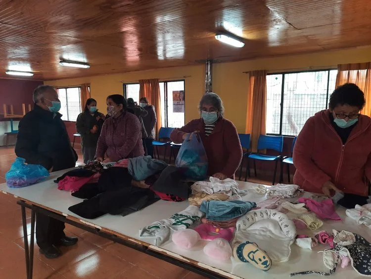 Actividad solidaria en la población Oscar Bonilla de Chillán, en el cual se otorgo a la comunidad donación  de vestuario, calzado escolar y  pañales.