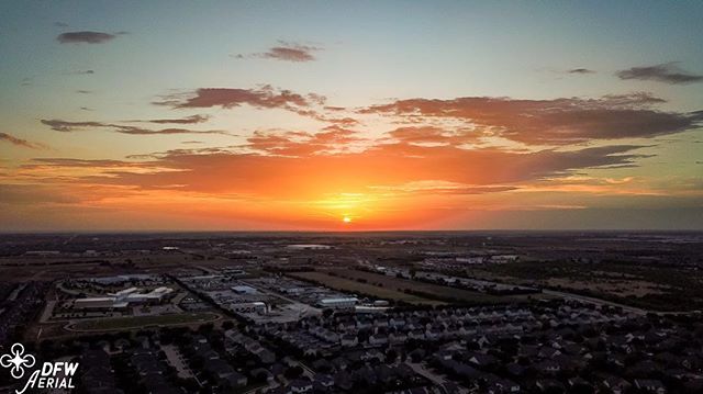 Summer sunset in Fort Worth Texas! .
.
.
#dfwaerial #drone #drones #dronefly #dronenerds #dronesdaily #dronestagram #dronephotography #dronelife #sunset #sun #aerial #photography #dji #djimavicpro #mavic #mavicpro #dallas #fortworth #texas #northtexa