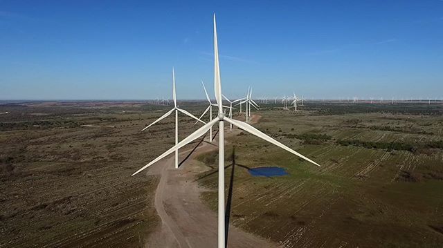 Still one of my favorites 
#dfwaerial 
#drone #dronestagram #drones #dronephotography #dronefly #dronesdaily #dronesdaily50 #dronenerds #aerial #photography #instagram #photooftheday #oklahoma #ardmore #wind #windmill #windturbine #windpower