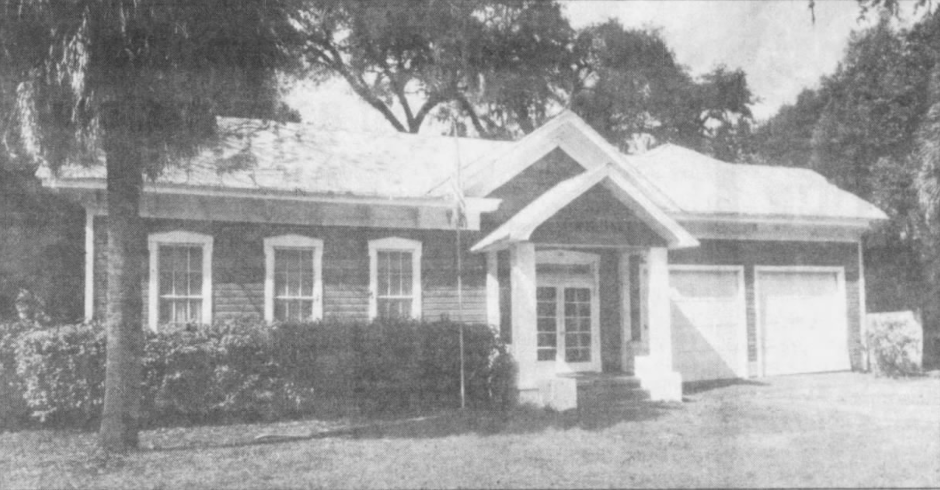 Seen here in 1984. The city added the garage doors years before, when the northern half of the building was converted for use as an early fire station.