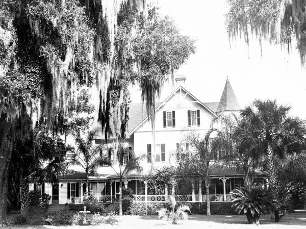 Bradlee-McIntyre house in its original location in Altamonte Springs in 1957. Photo from Florida State Archives.