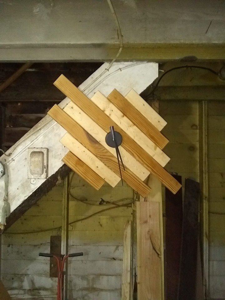 Custom unsymmetrical clock