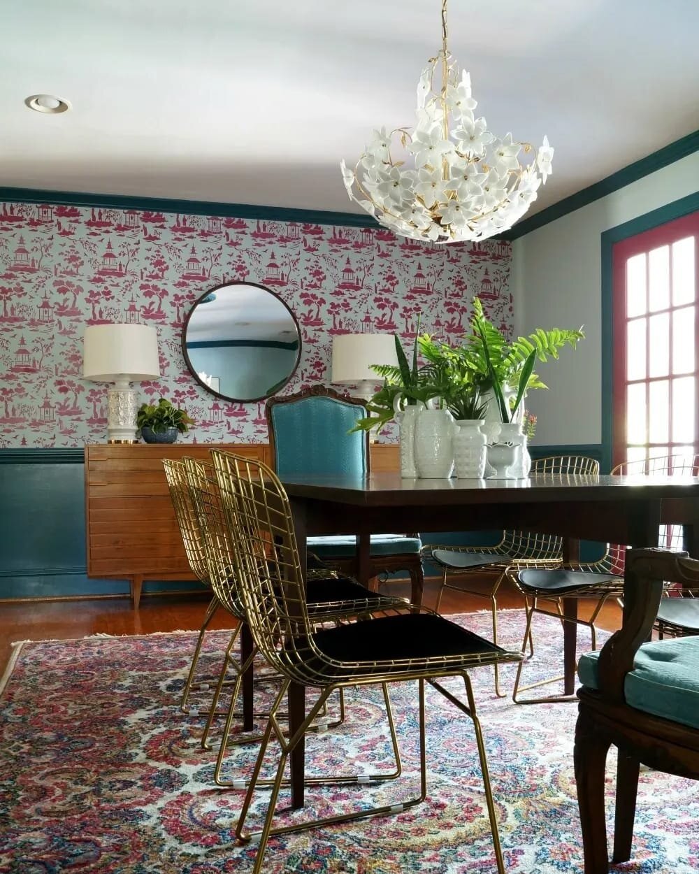 Can you believe it's already week 6? We're in the home stretch!! Check out the link in our bio to see how all the projects are coming along.⁣
This amazingly whimsical dining room is by @maggieoverbystudios from the spring '17 ORC. She pulled her bold