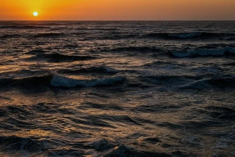 Picture of the ocean representing the tides of grief and mourning
