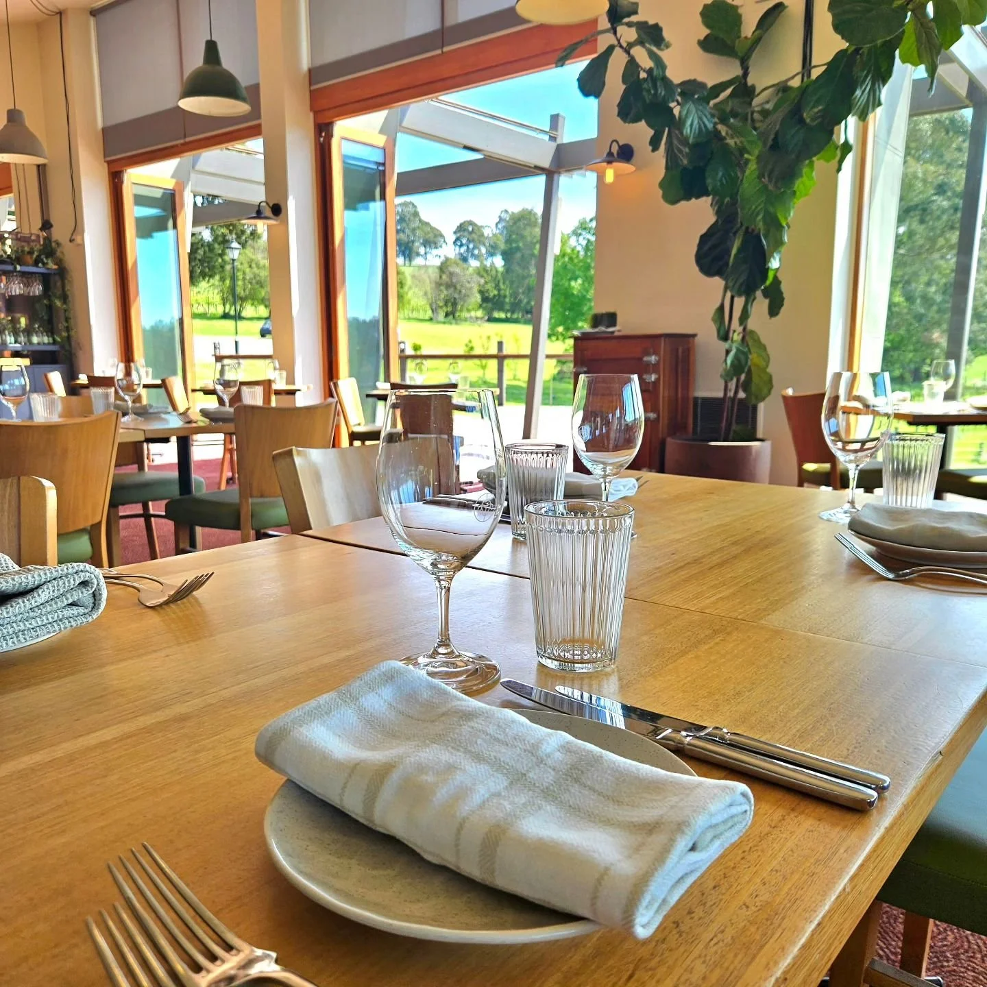 Sunday lunches should be spent like this 🙌☀️

Tables still available today - www.hogget.com.au  or call us to book 5623 2211

#sundaylunch #dine #lunch #sunday #gippsland #warragul #longweekend