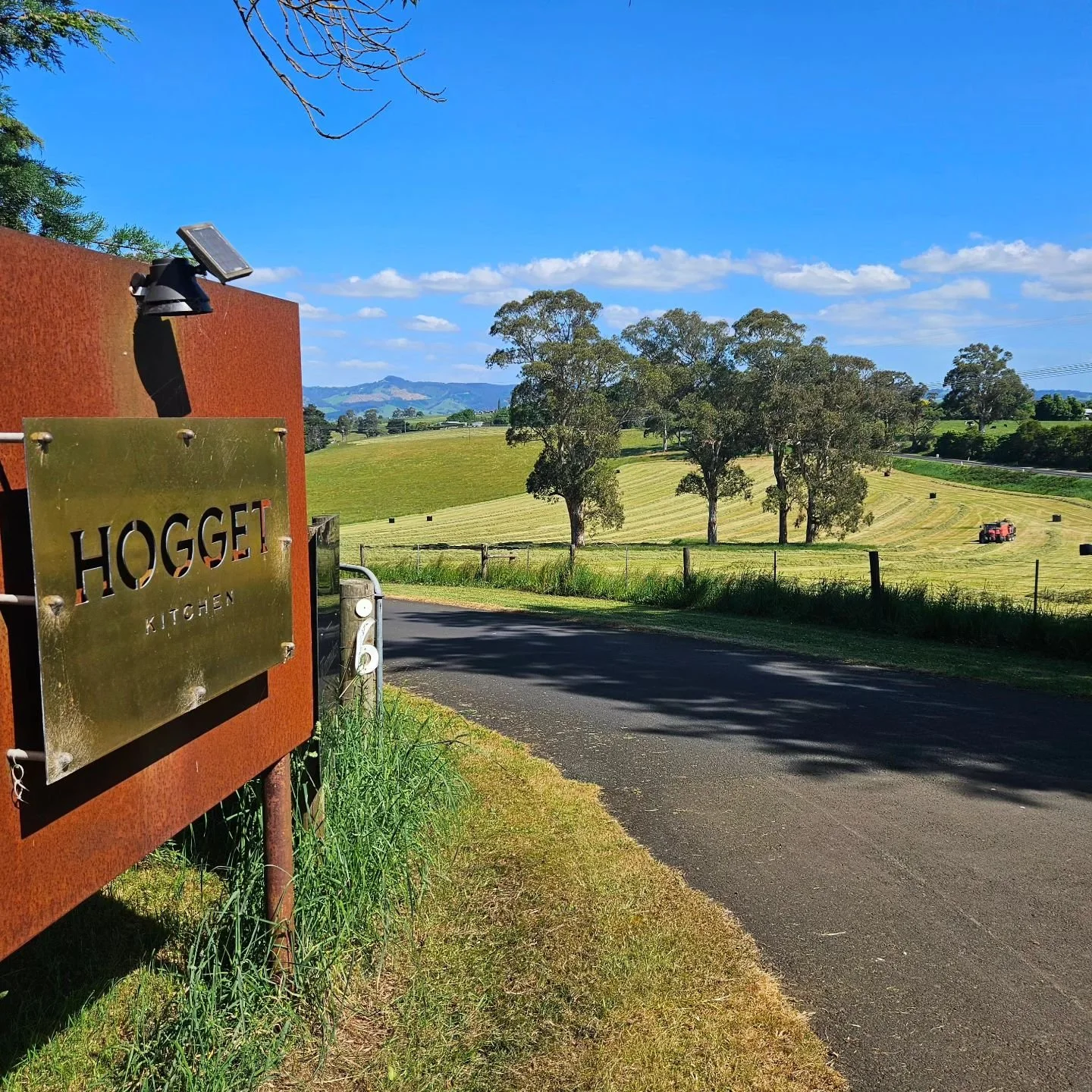 Welcome to Gippsland 🙌 

We're back cooking from 12pm today, with a week of stunning, sunny weather ahead! 

 #gippsland #westgippsland #warragul #destinationdining #regionalvictoria #regionalrestaurant #countryhospitality #countryvictoria
