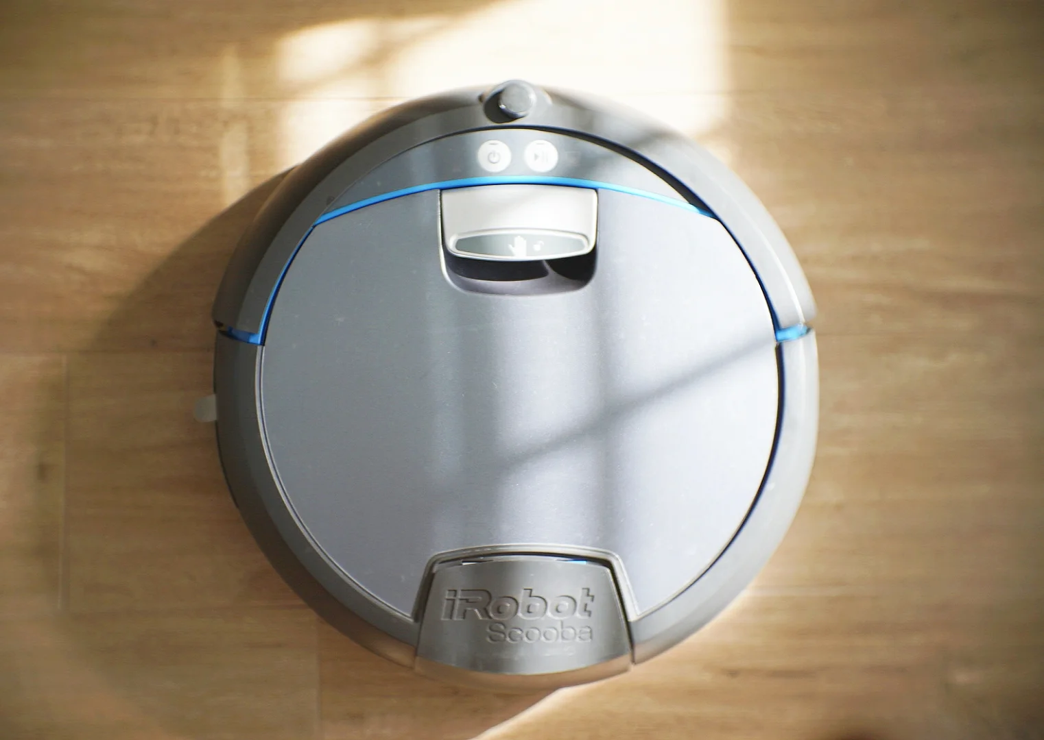 A full cleaning cycle can clean a room of about 35-40 square metres.