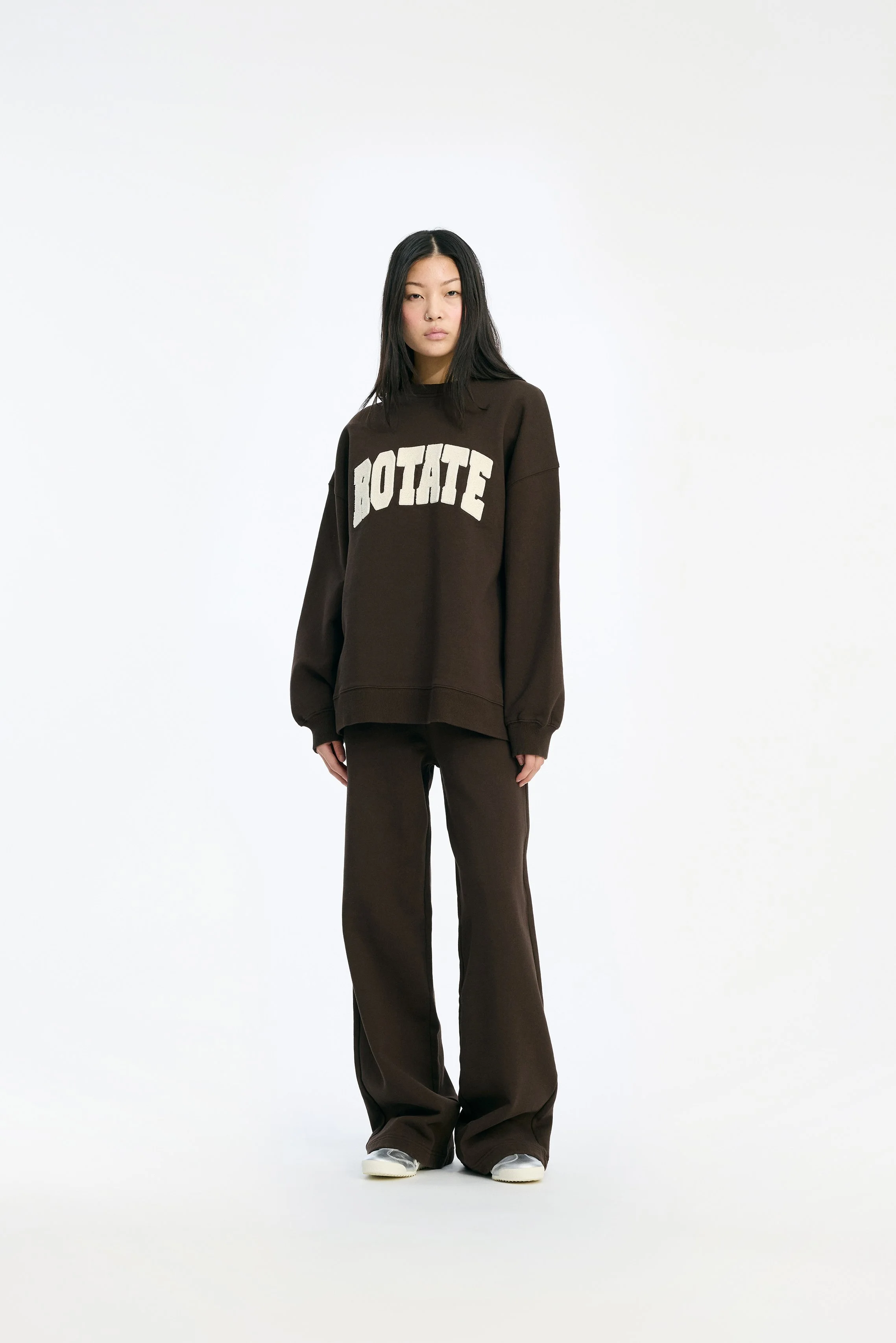 ROTATE_1153161667_Molé_Heavy Sweat Crewneck_Model_1_0857_lr.jpg