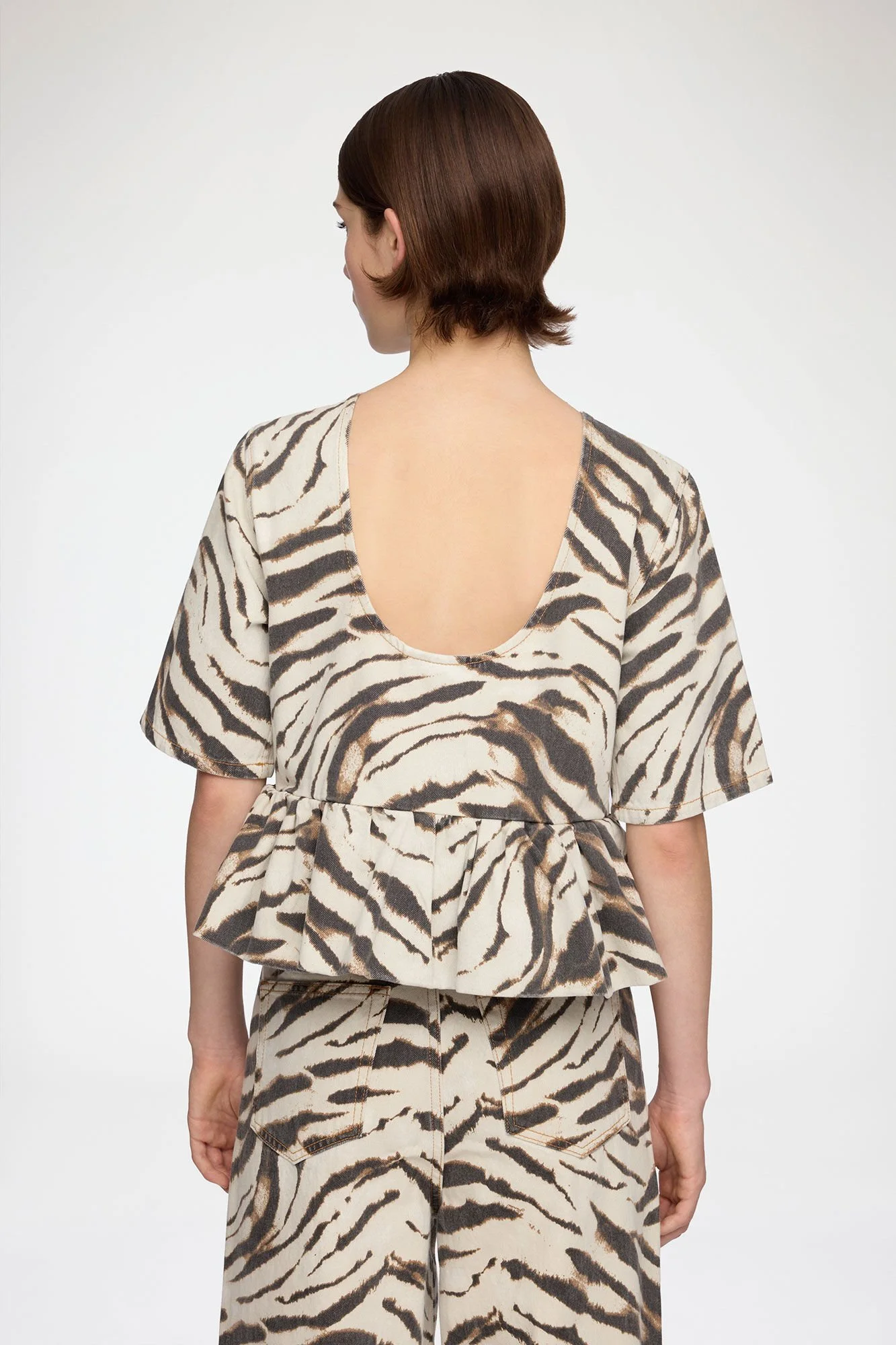 GANNI Print Denim Flounce Top_A1040300_135_4.jpeg