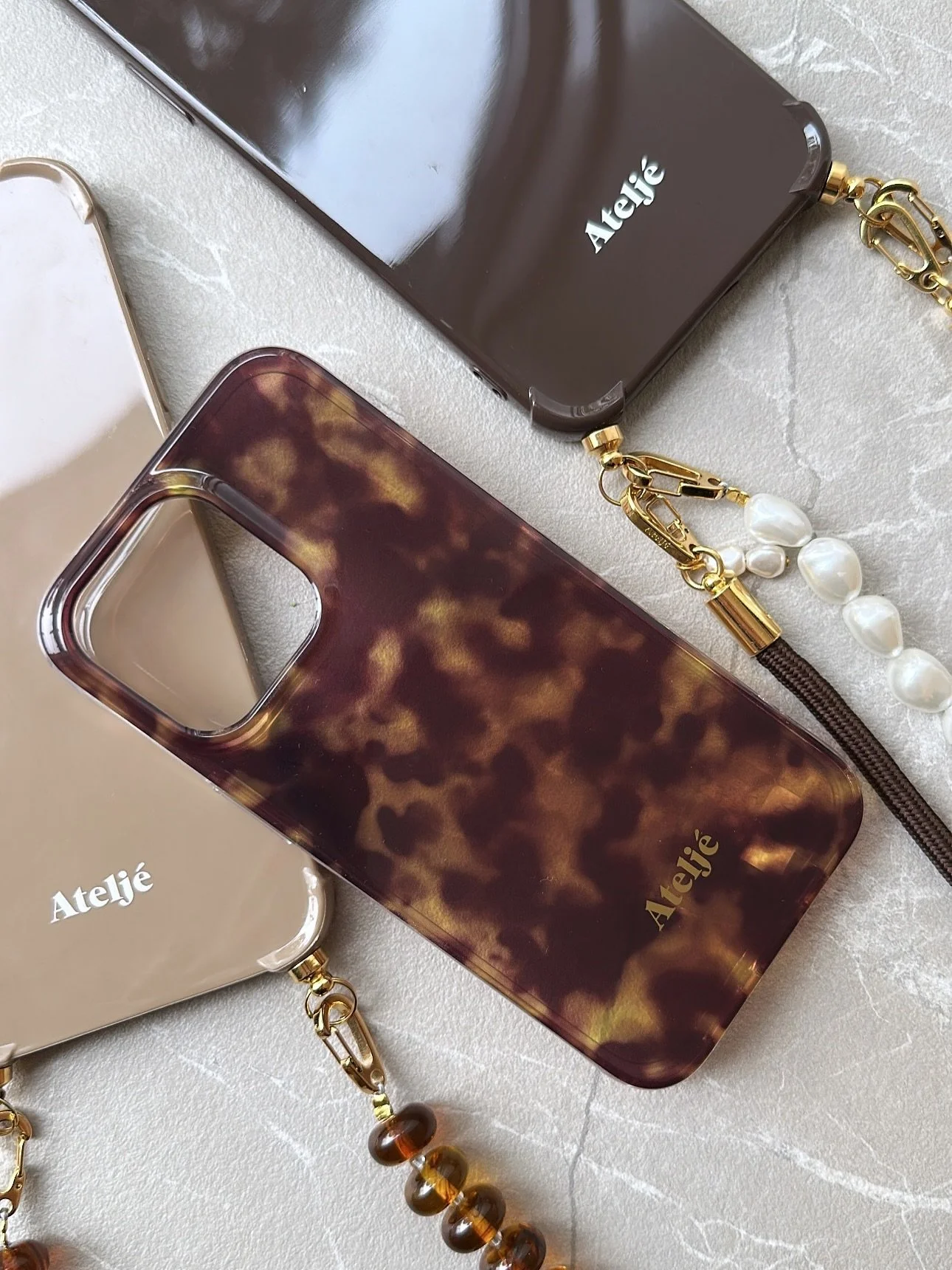New in: Atelj&eacute; 🤎 Wir sind so verliebt in die Atelj&eacute; News, neue Cases &amp; Cords in den tollsten Braun Farben!