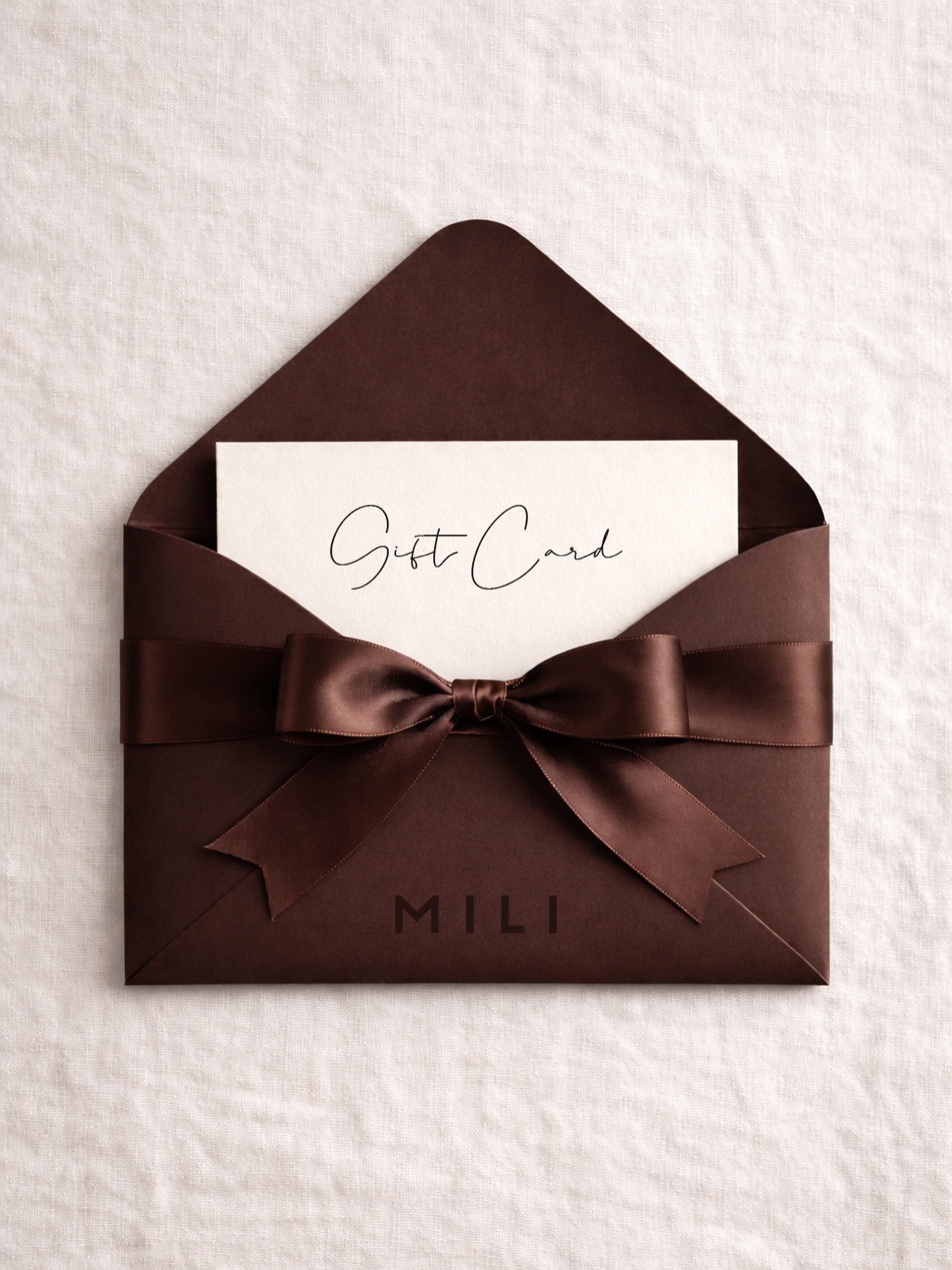 MILI GIFT CARD: Du suchst noch ein Geschenk? Mit unserem Gutschein k&ouml;nnen Deine Liebsten ihre Favoriten bei uns im Online Shop aussuchen! Es ist ganz einfach: shoppe Deine Gift Card Online &amp; erhalte den Geschenkcode direkt per Mail. Du kanns
