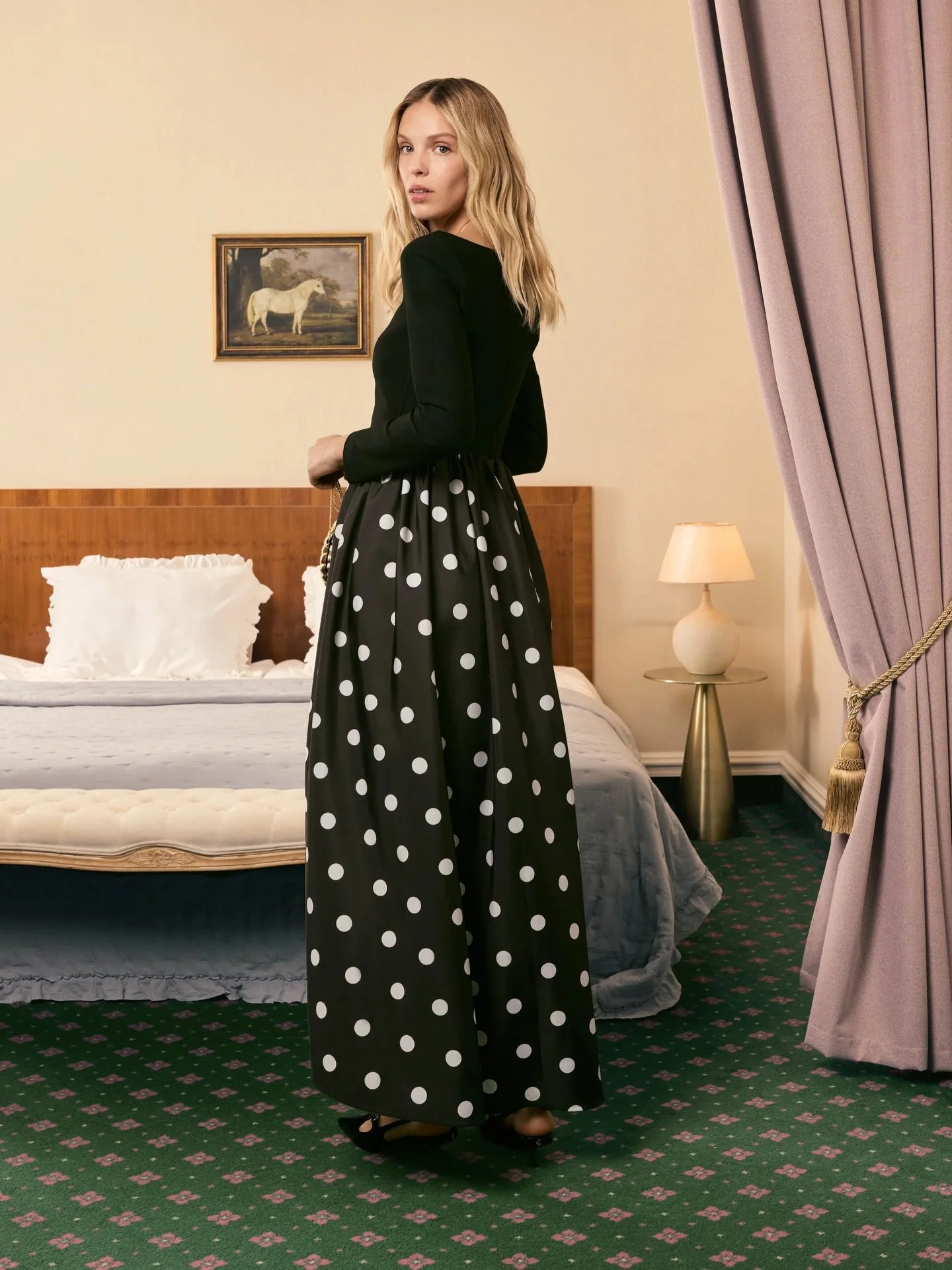 Dressing up 🖤 Wir lieben die Holiday Kollektion von Sleeper: wundersch&ouml;ne Kleider, Party Pyjamas &amp; alles mit so liebevollen Details! Findet ihr bei uns im Store &amp; Online.