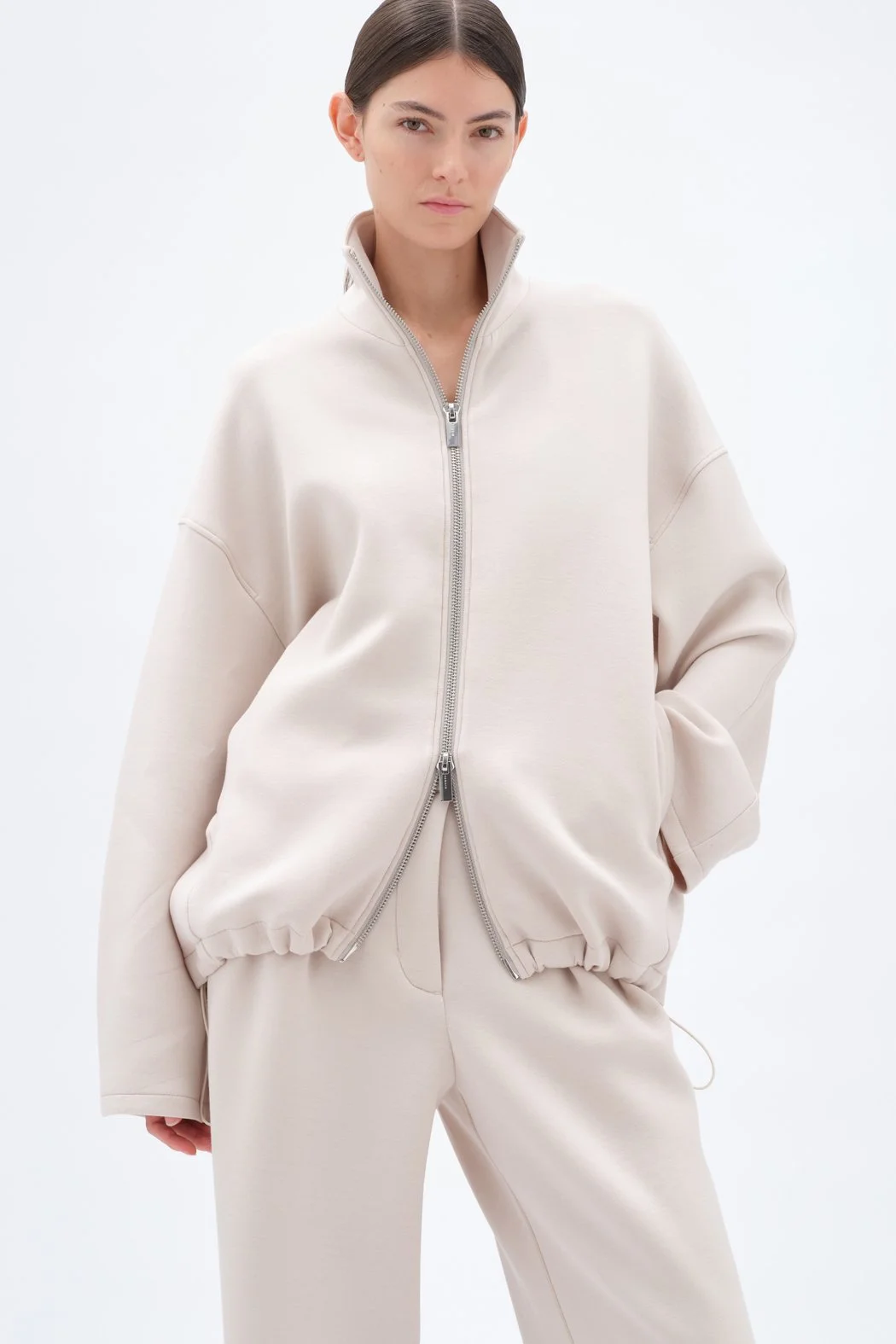5029582528_Tofu Beige_Soft Zipped Jacket_Model_3_V_033_lr.jpg