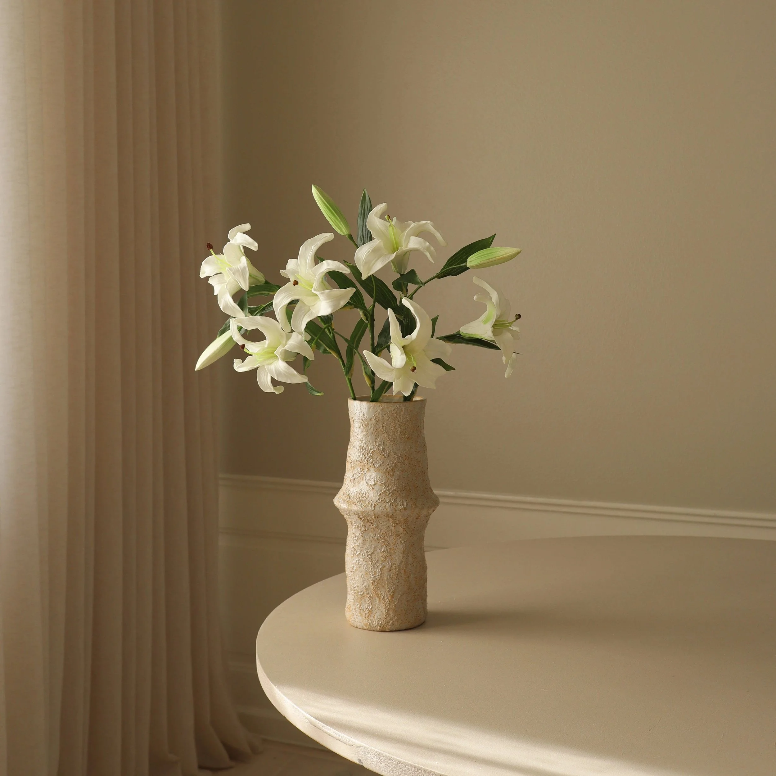 BOTANÉ White Small Lily Flower_4.jpg