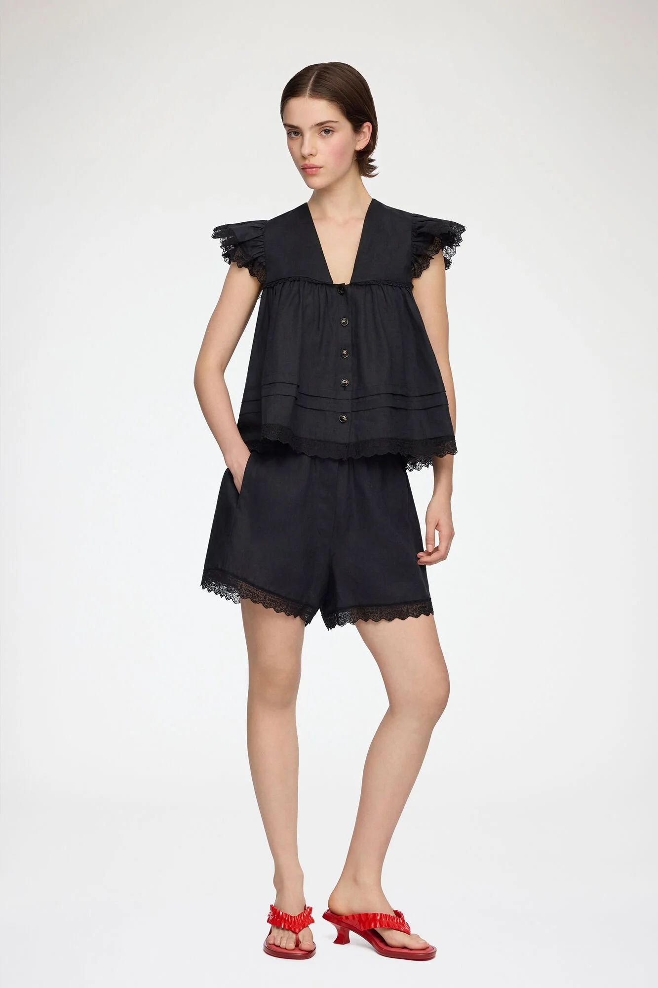 GANNI Light Linen Lace Hem Shorts_A1110113_099_2.jpeg