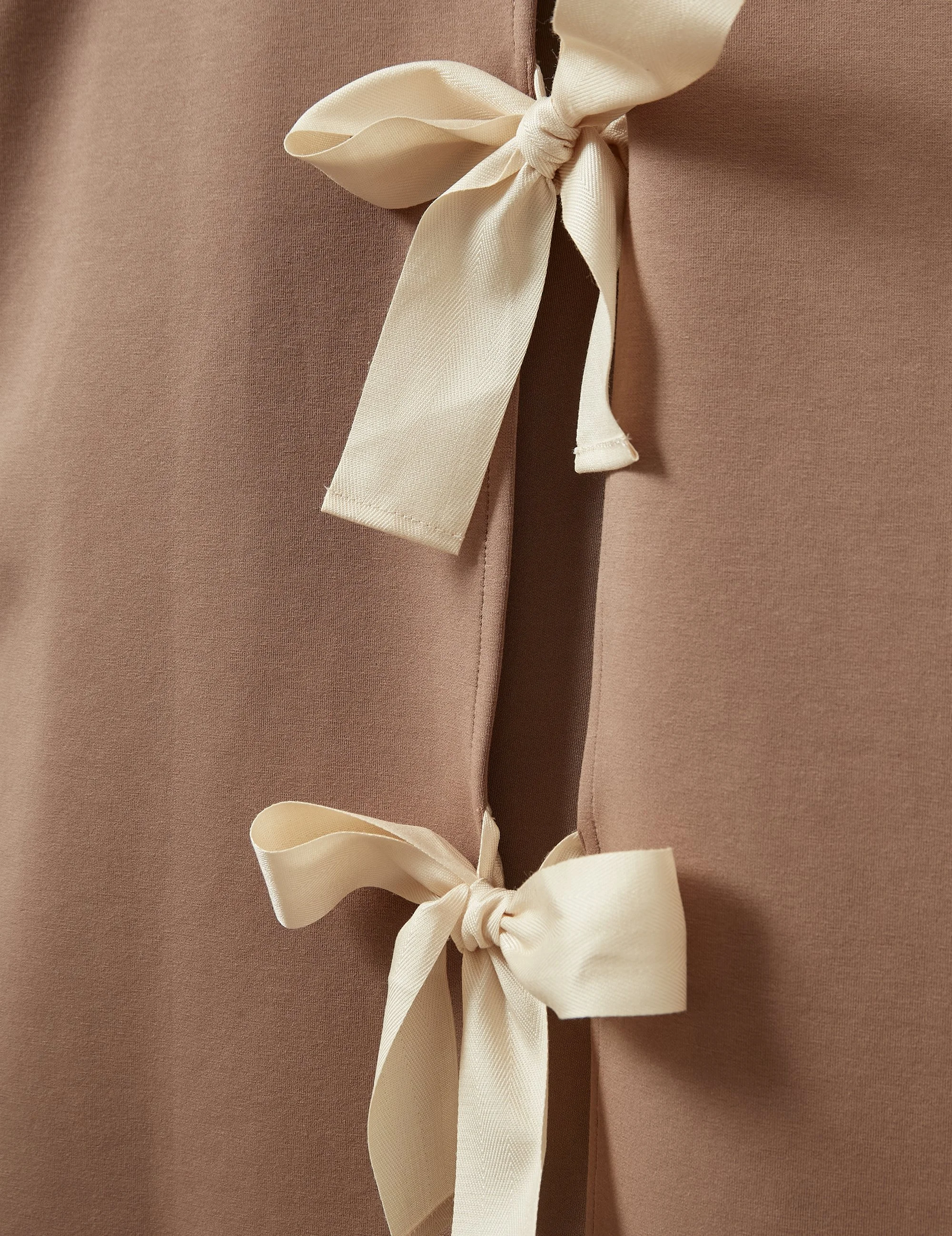 the garment  21721 TG Bow Tee Ice latte 513_3.jpg