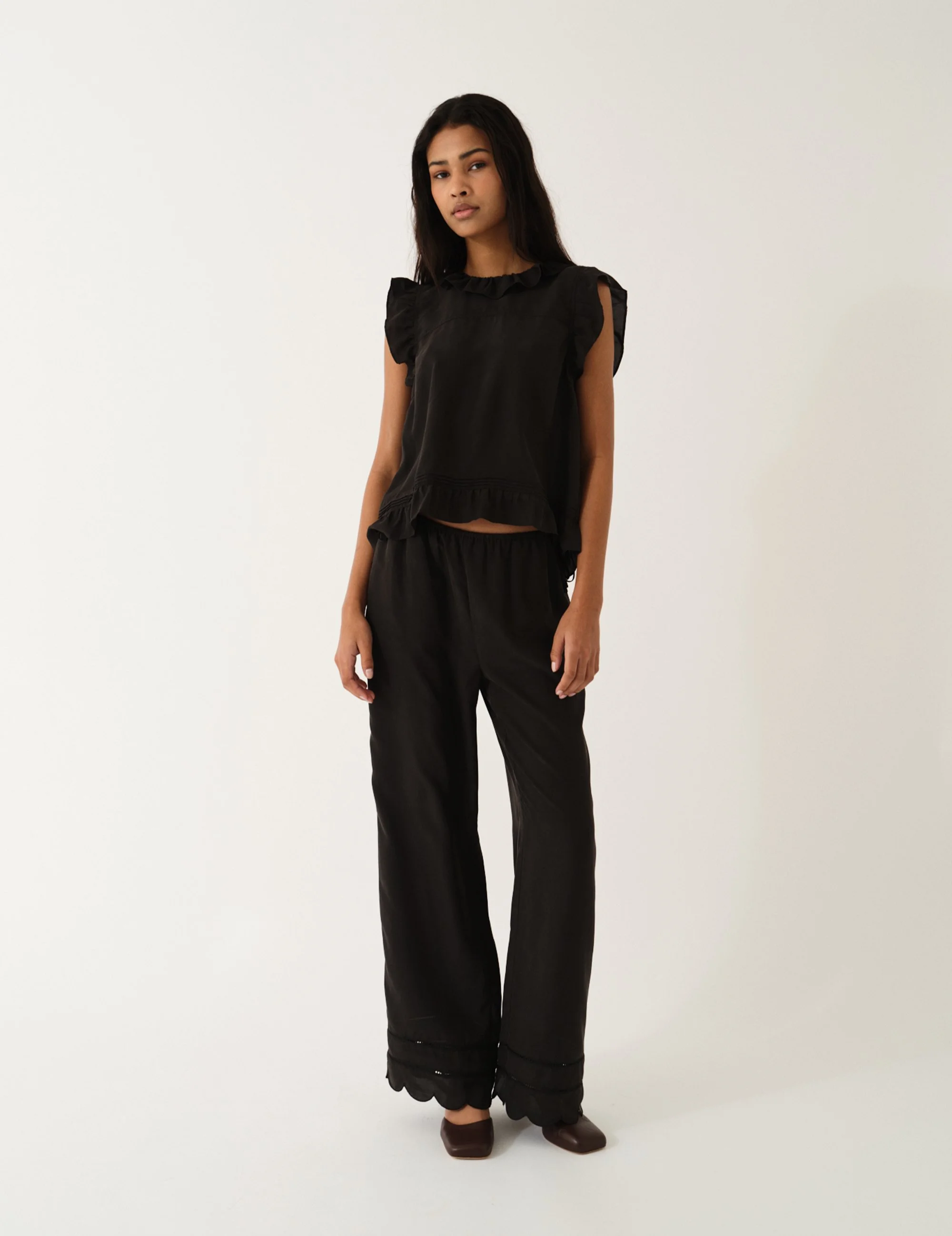 The Garment 22460 Darling Pants Black 050_10.jpg