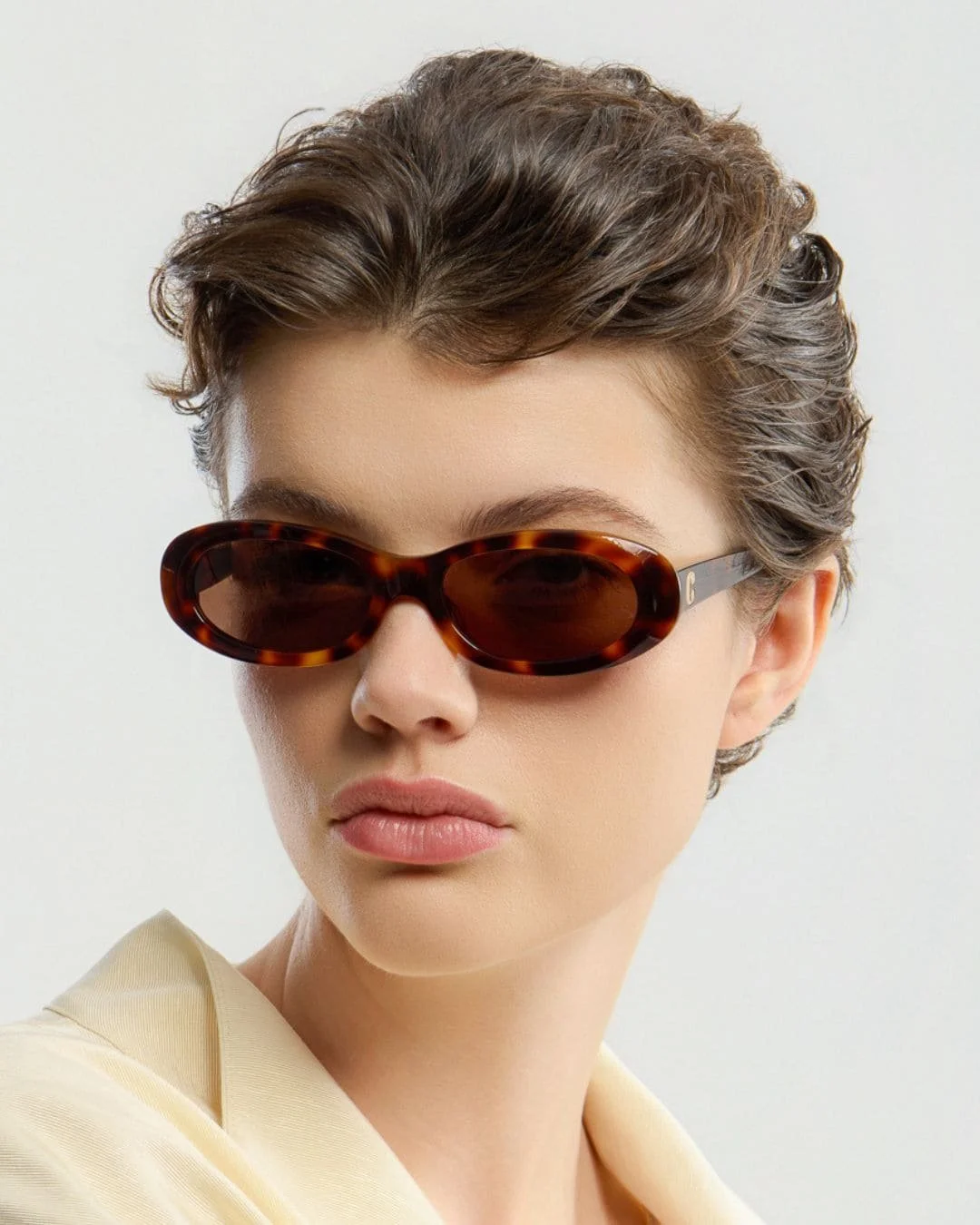 1350-louis-tortoise-brown-model 2.jpg