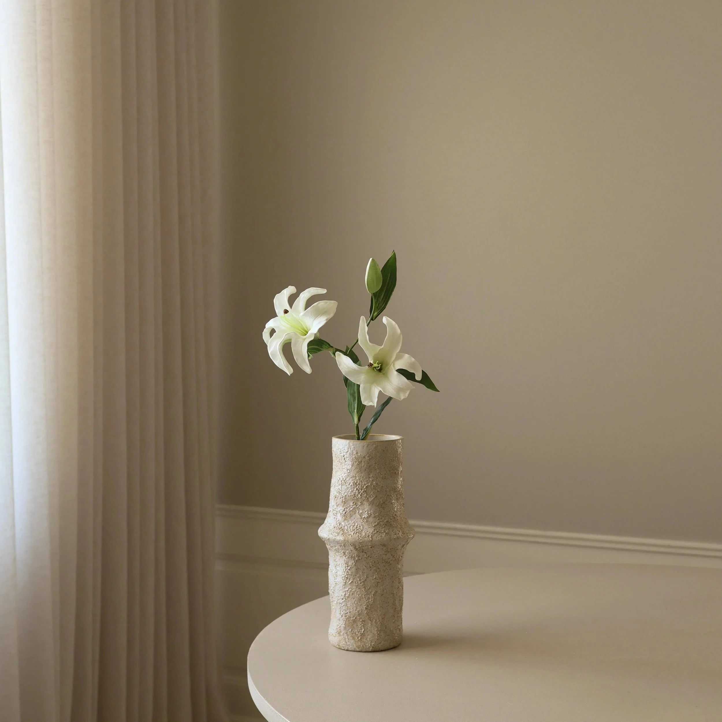 BOTANÉ White Small Lily Flower_1.jpg