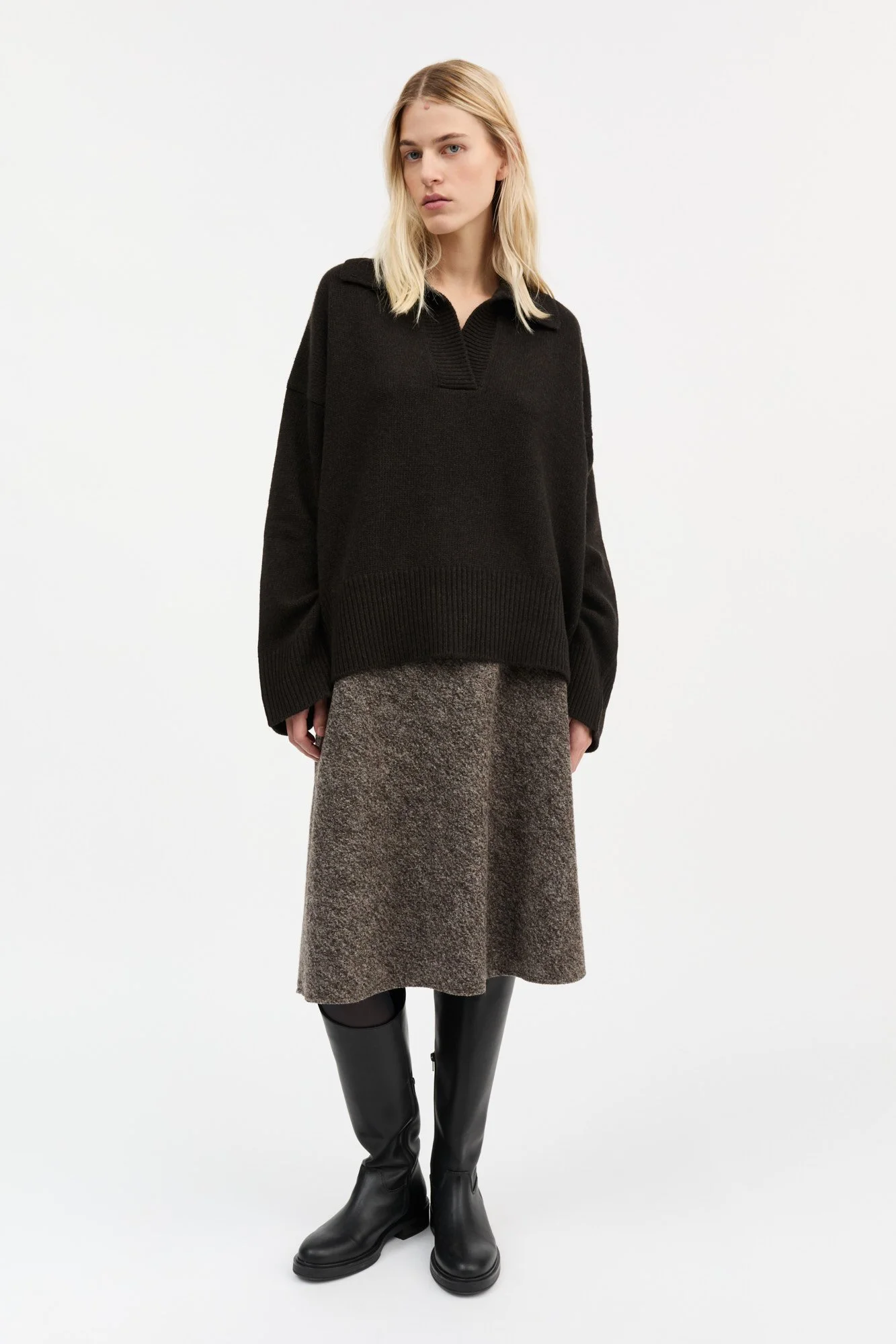 30_DeanV-neckJumper_DeepBrown_670.jpg
