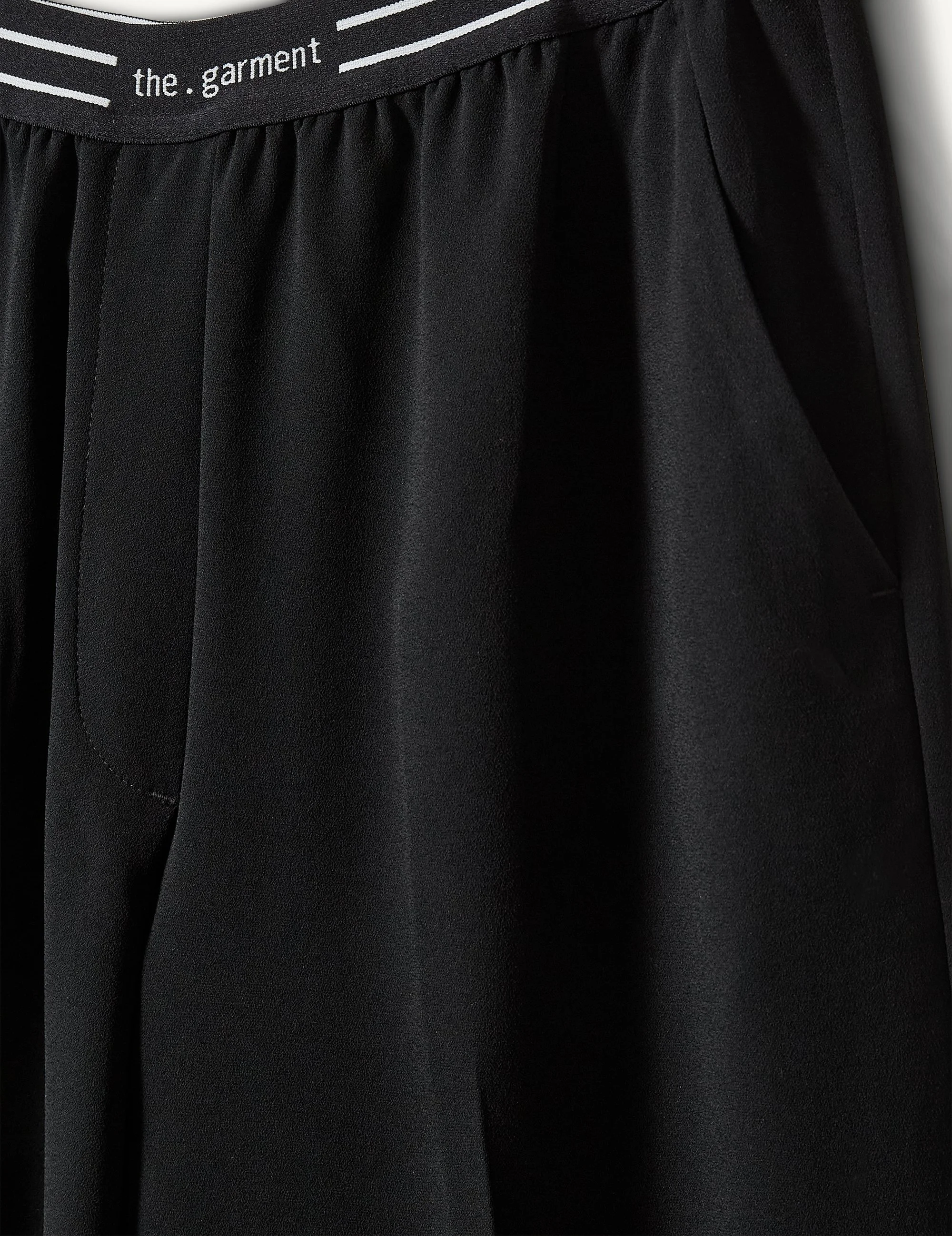 The_Garment_22611_Crepe_Logo_Pants_050_Black_3.jpg