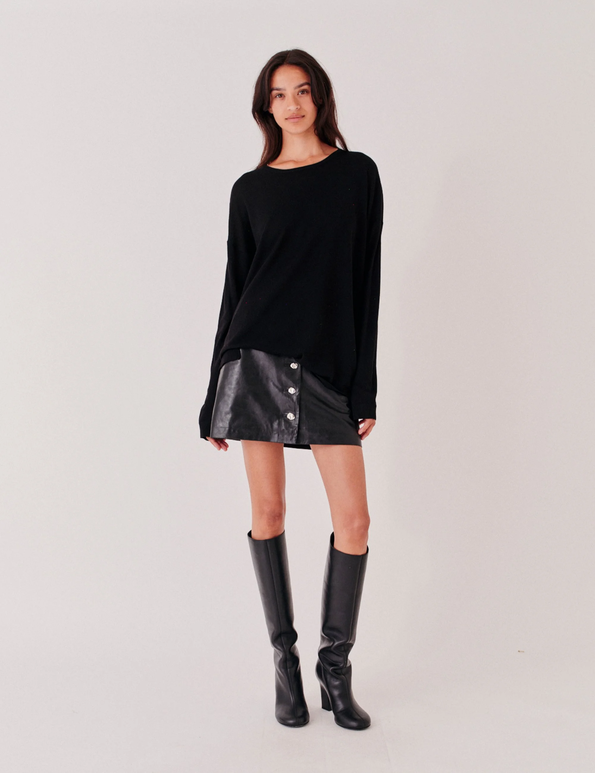 The Garment 22094 Bergen Sweater Black 050_10.jpg