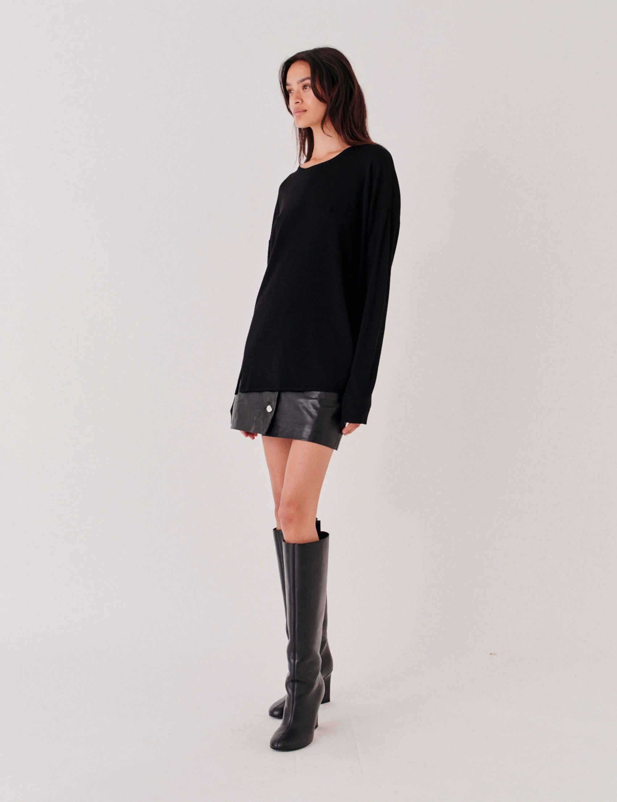 The Garment 22094 Bergen Sweater Black 050_20.jpg
