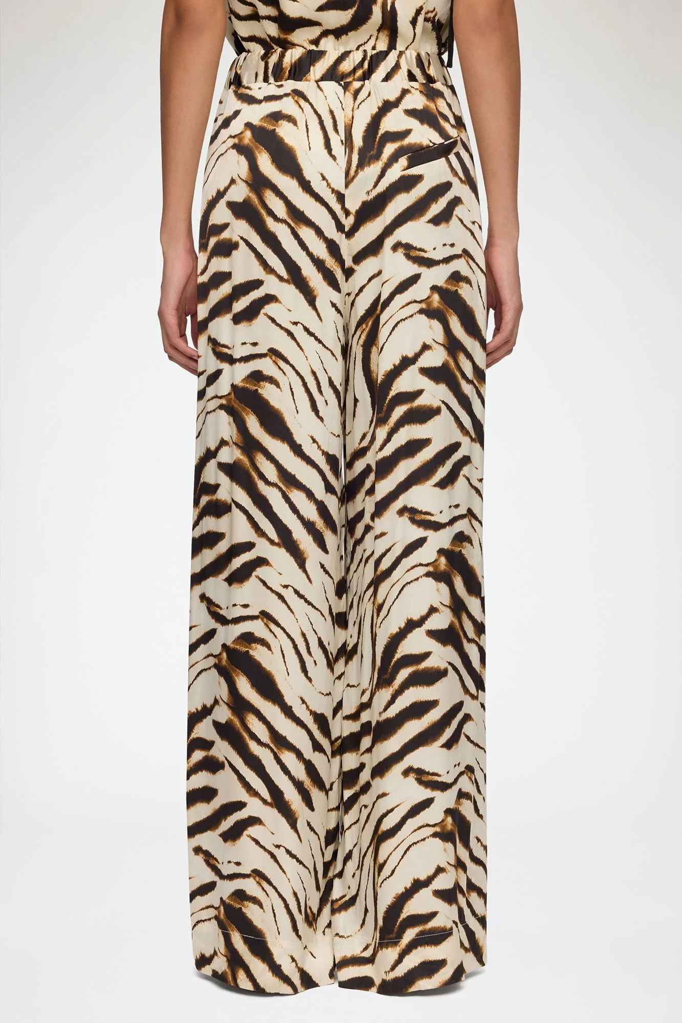 GANNI Printed Stretch Satin Elasticated Pants_A1080170_135_4.jpeg