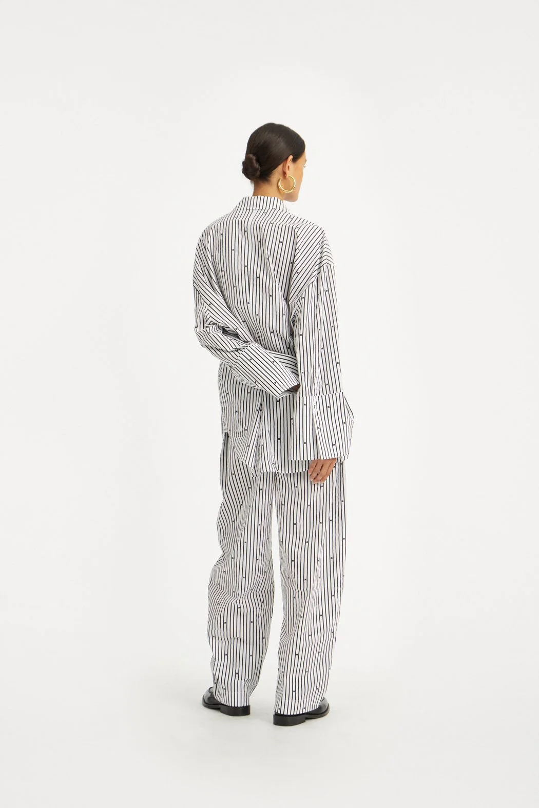 ROTATE_PF25_191124_1143981000_1000 Black Comb._Poplin Oversized Shirt_Model_ 1_1144001000_1000 Black Comb._Poplin Tapered Pants_Model_ 1_1364_lr.jpg