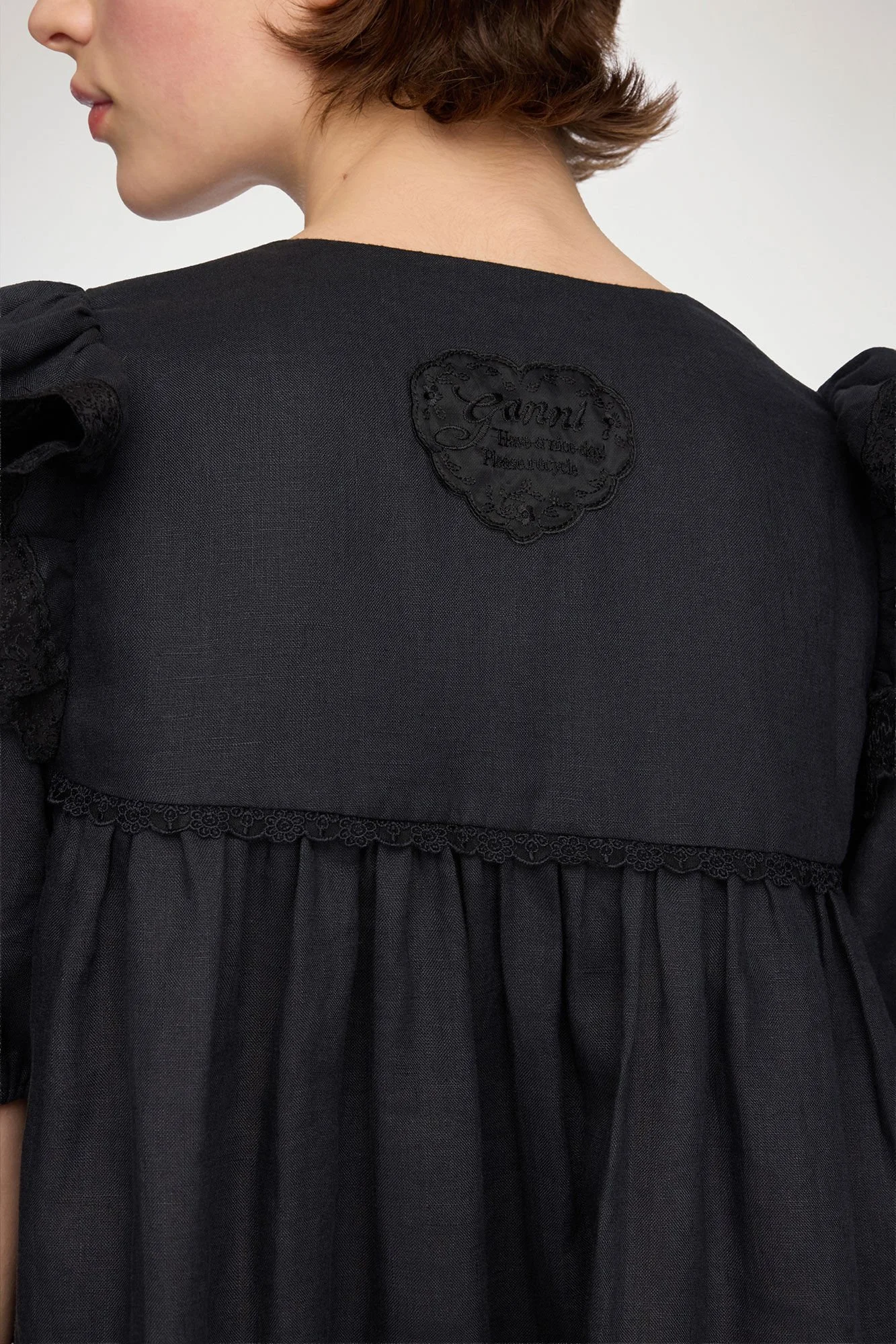 GANNI Light Linen Angel Mini Dress_A1030577_099_4.jpeg