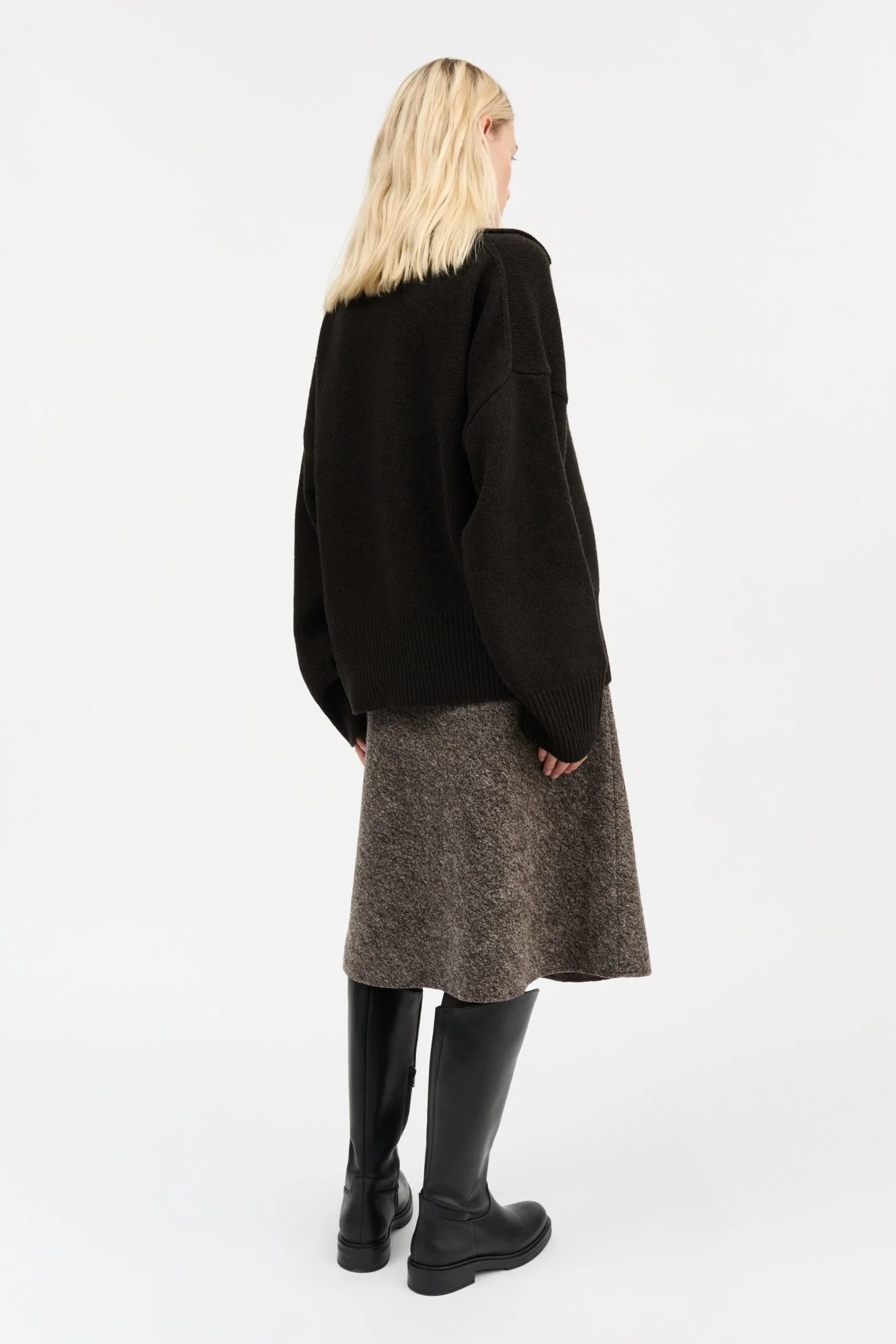 30_DeanV-neckJumper_DeepBrown_680.jpg