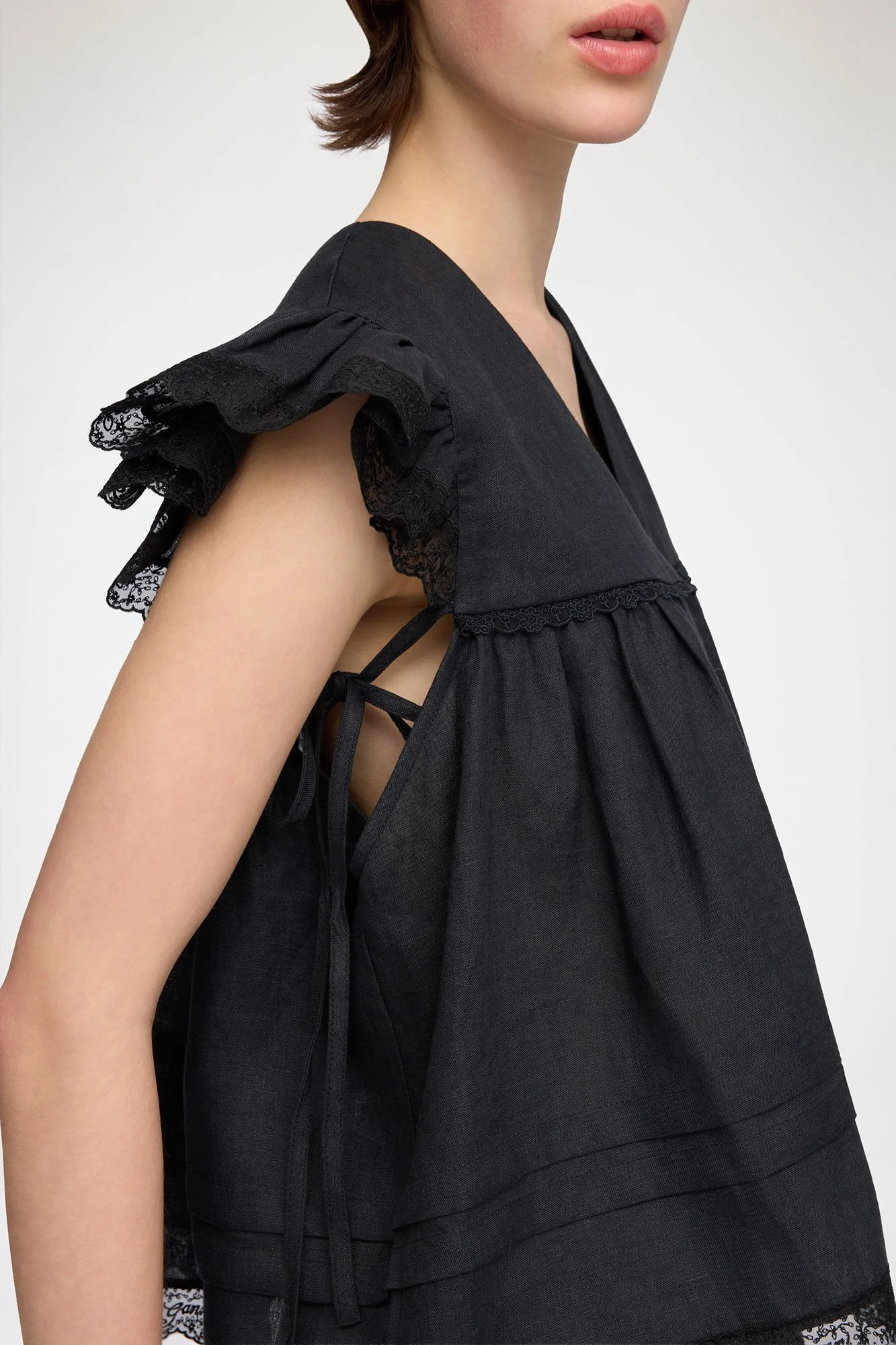 GANNI Light Linen Angel Sleeve Blouse_A1040370_099_4.jpeg