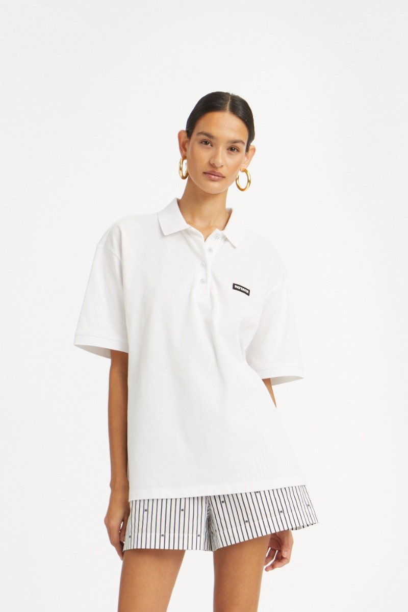 rotate_pf25_191124_114785400_bright_white_cotton_short_sleeved_polo_model__1_114396000_1000_black_comb._poplin_shorts_model__1_1435_lr-kopi.jpg