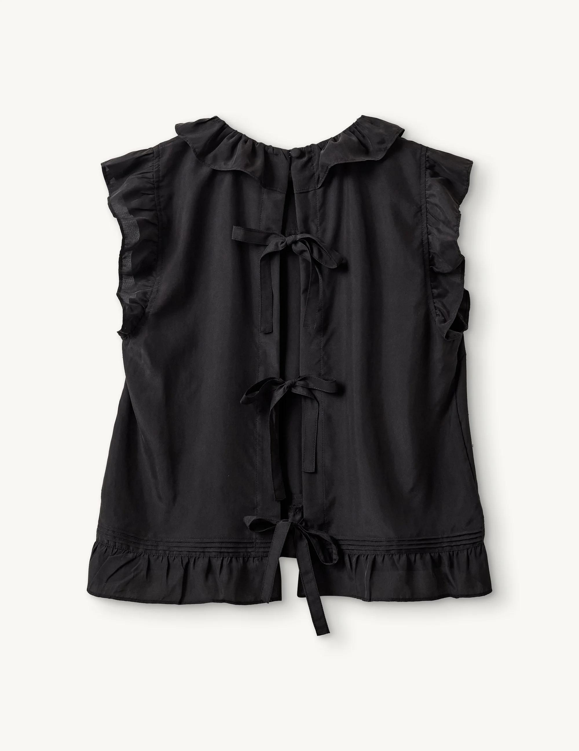 Garment_22700_Darling_Scallop_Top_Black_050_2.jpg