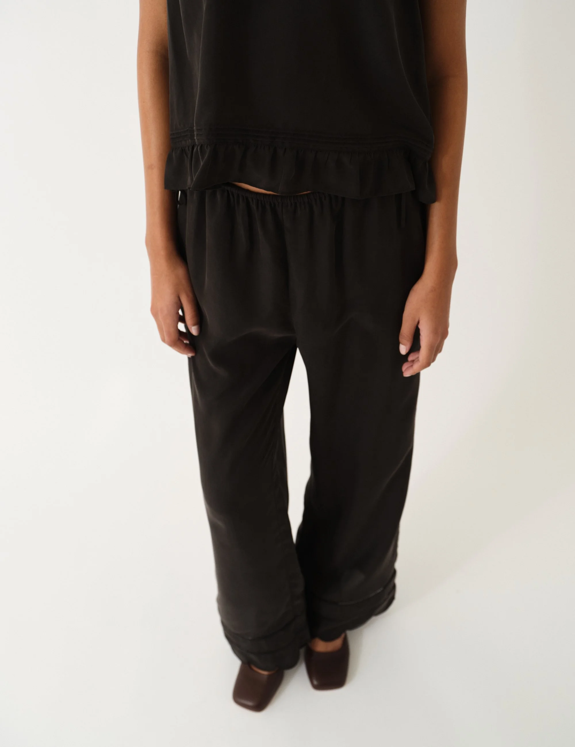 The Garment 22460 Darling Pants Black 050_40.jpg