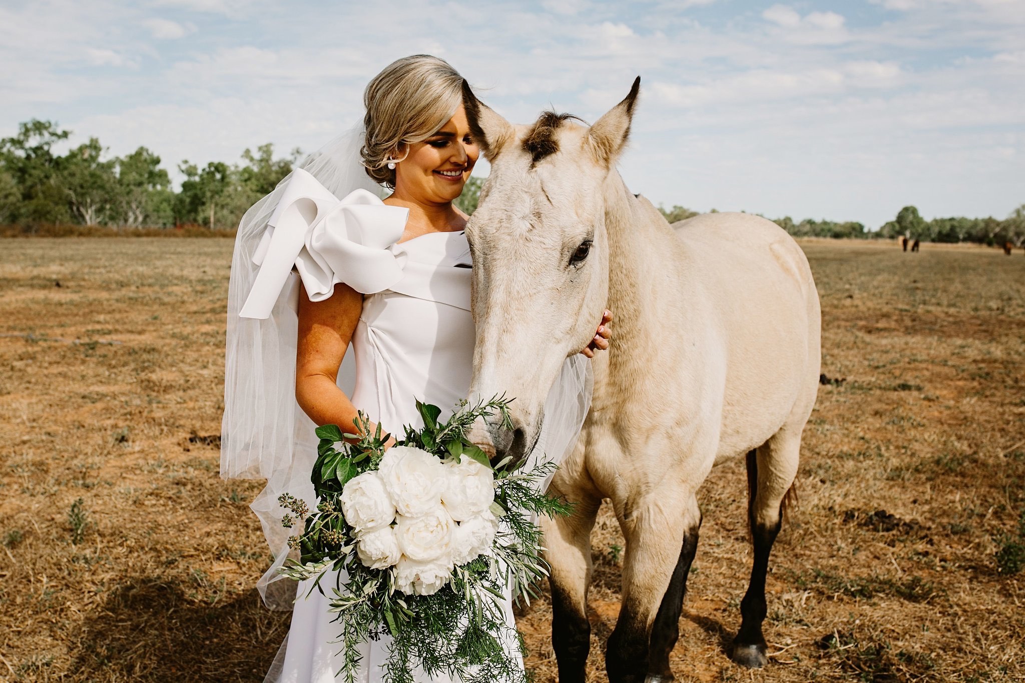 Copy of white wedding, white flowers, white horse in the paddock