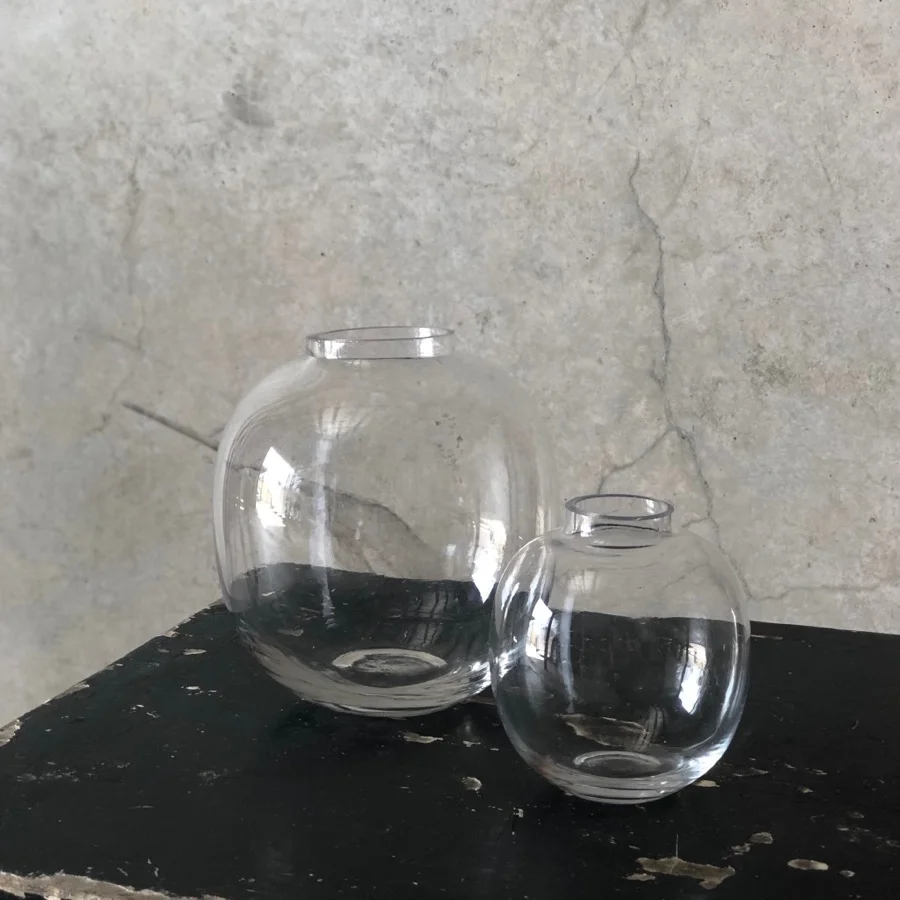 Stylish glass bubble vases in two sizes for flower arrangements and centrepieces