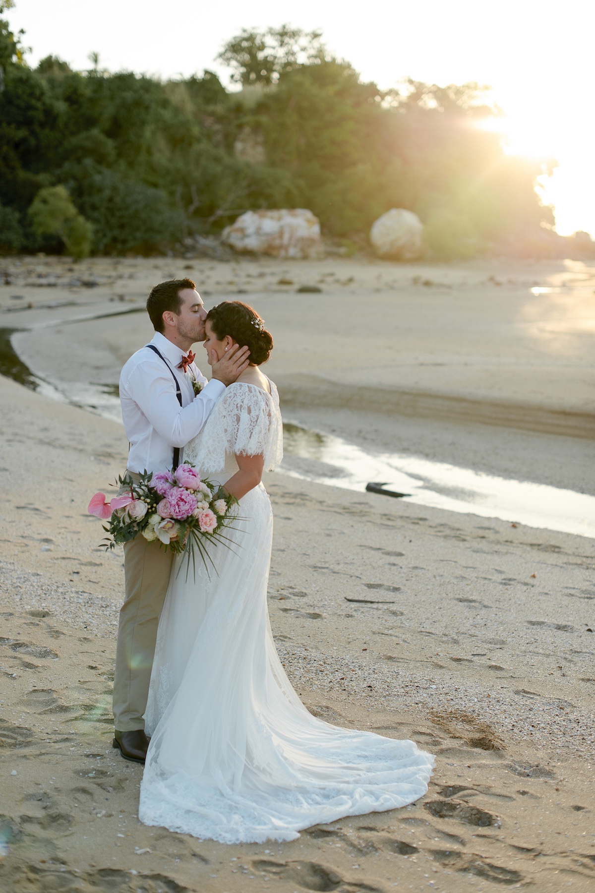 Sunset wedding on the Mindel Beach, Darwin, tropical flowers from local florist, Beija Flor.